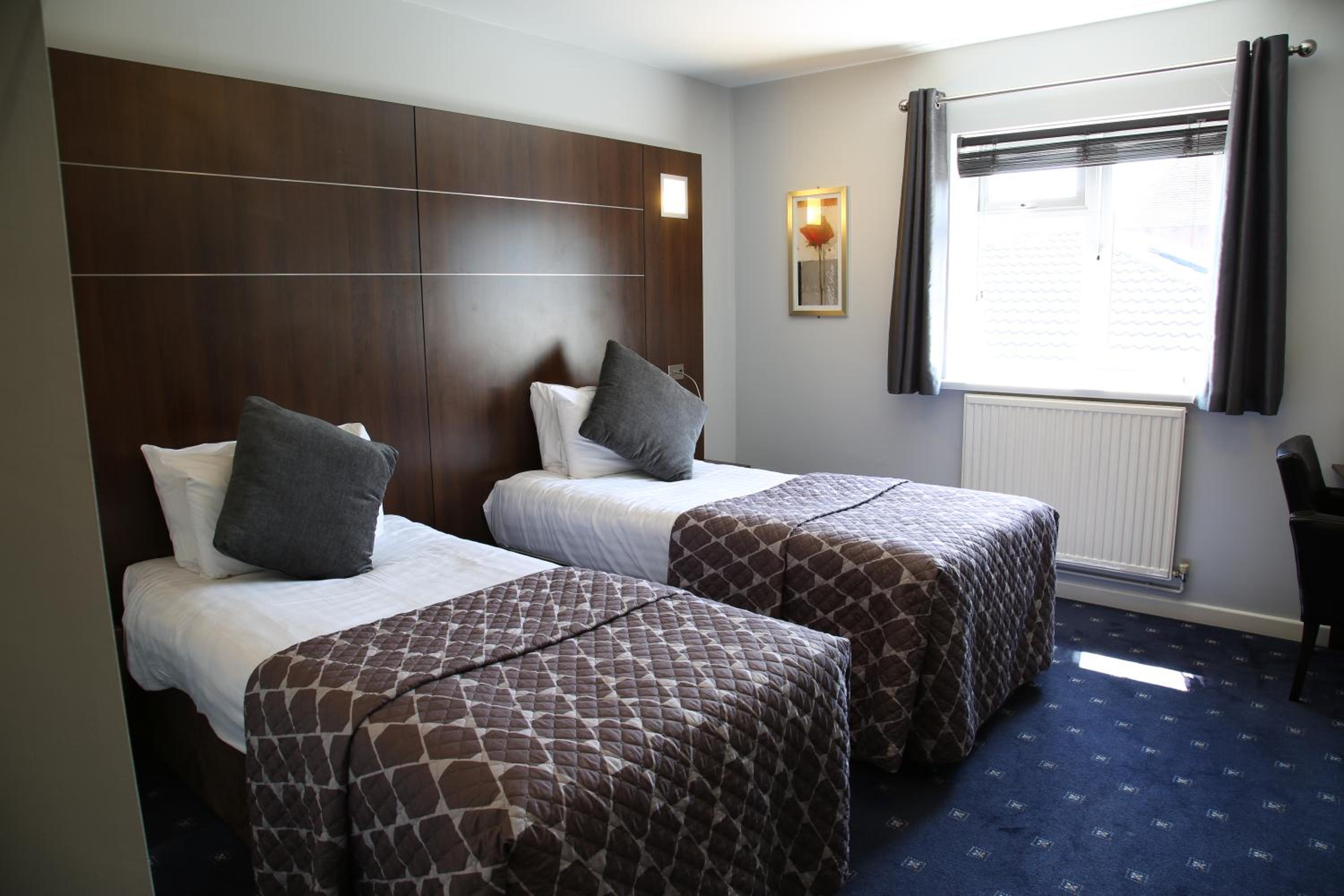 Business Twin Room - Photo 11