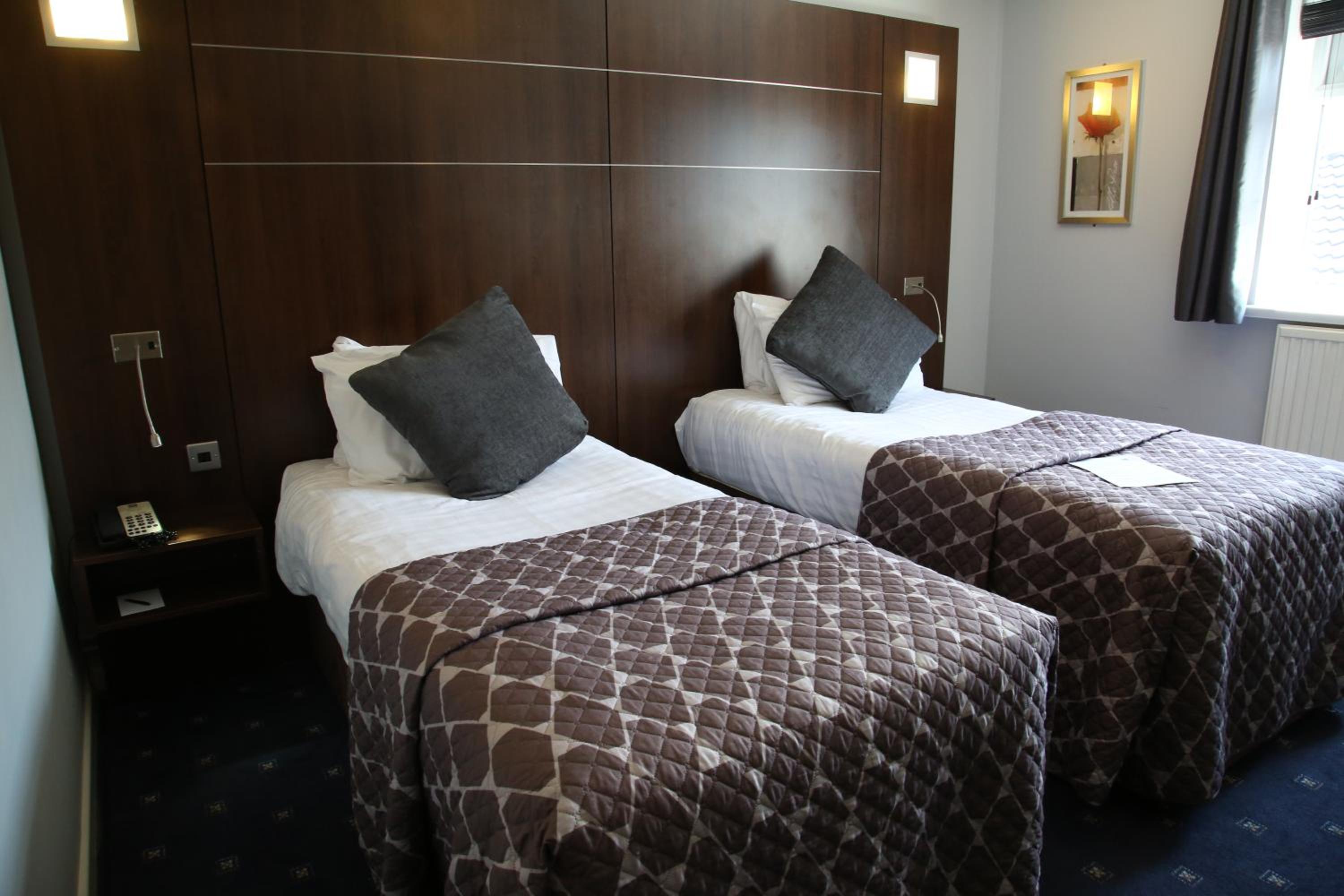 Business Twin Room - Photo 10