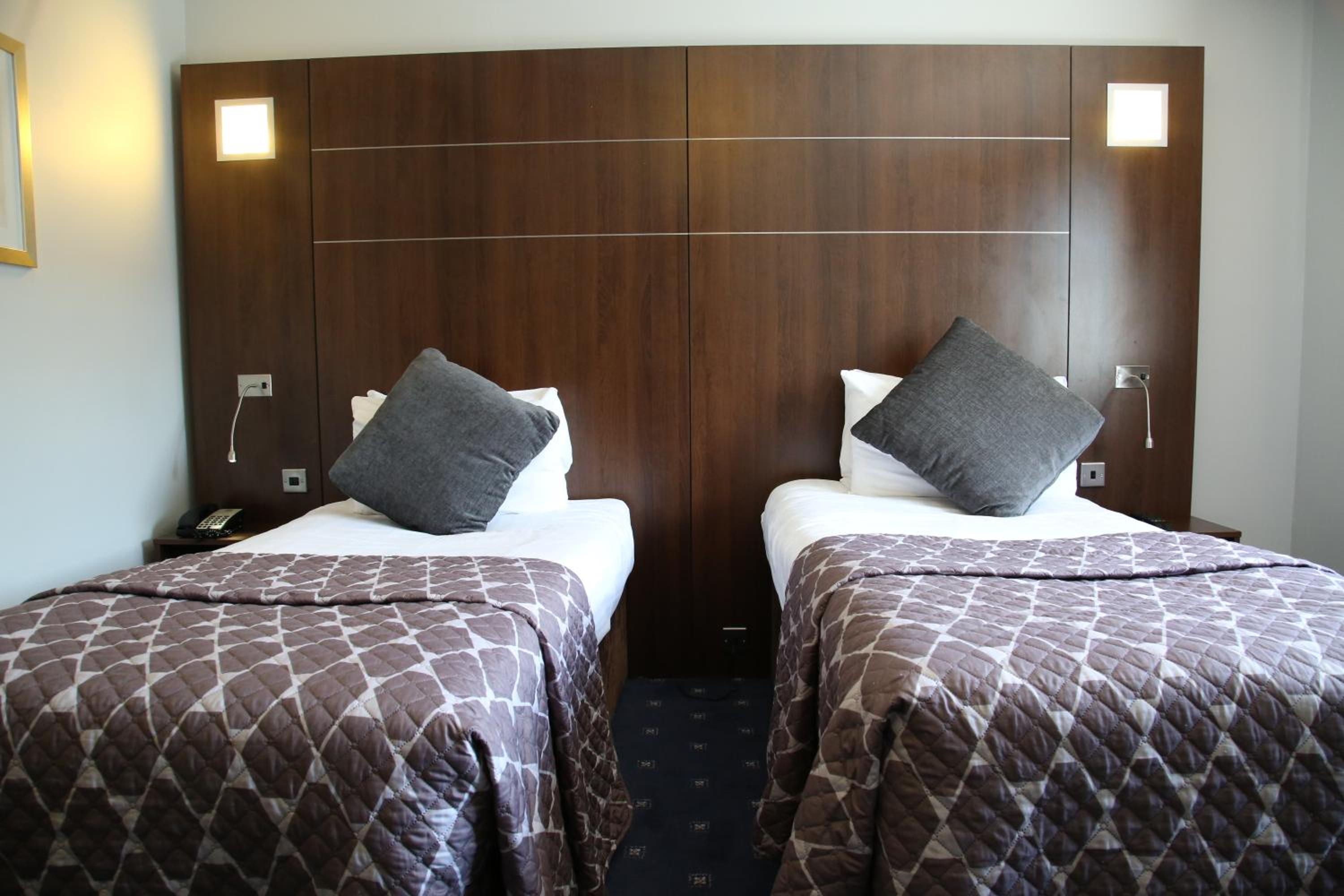 Business Twin Room - Photo 9
