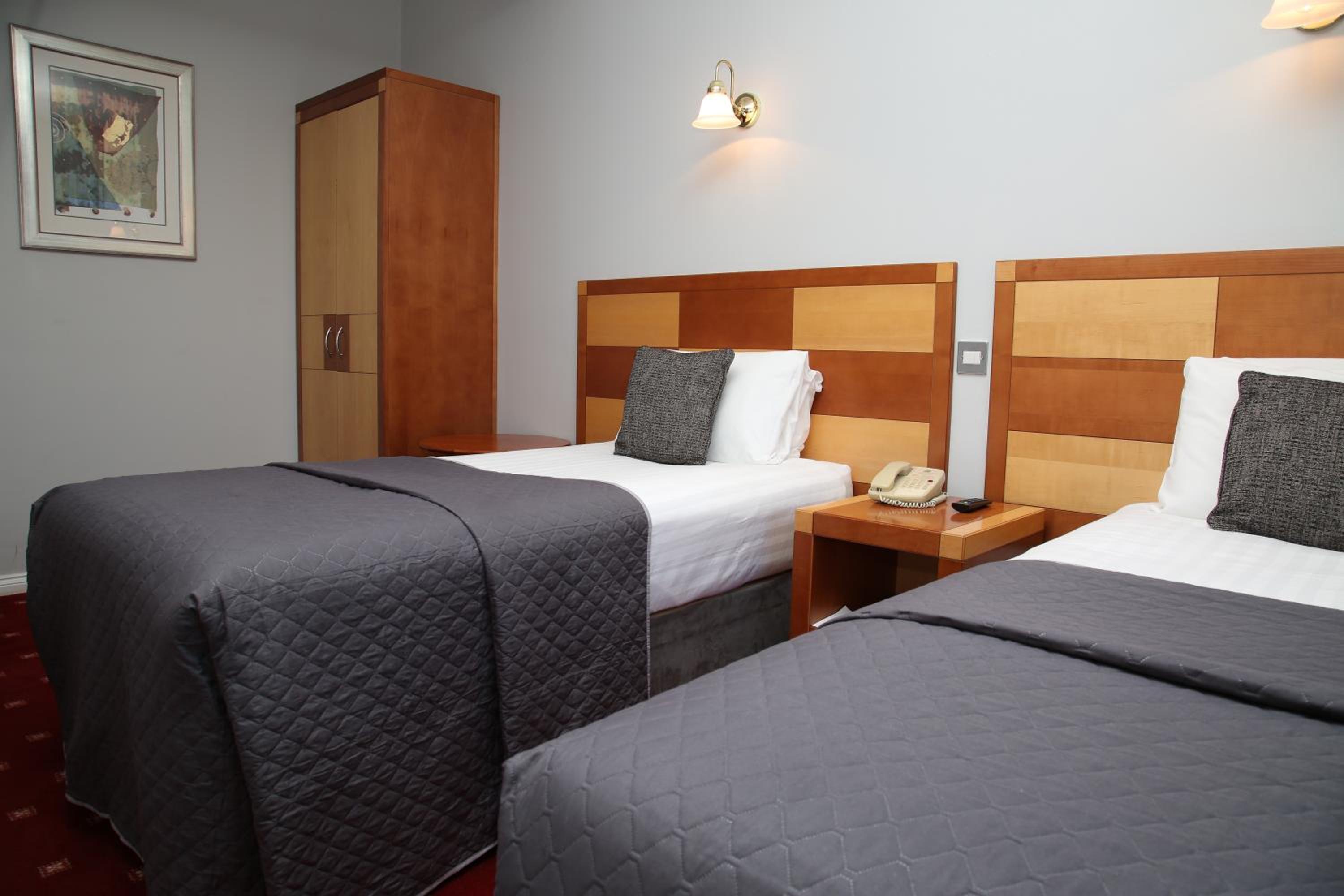 Standard Twin Room - Photo 6