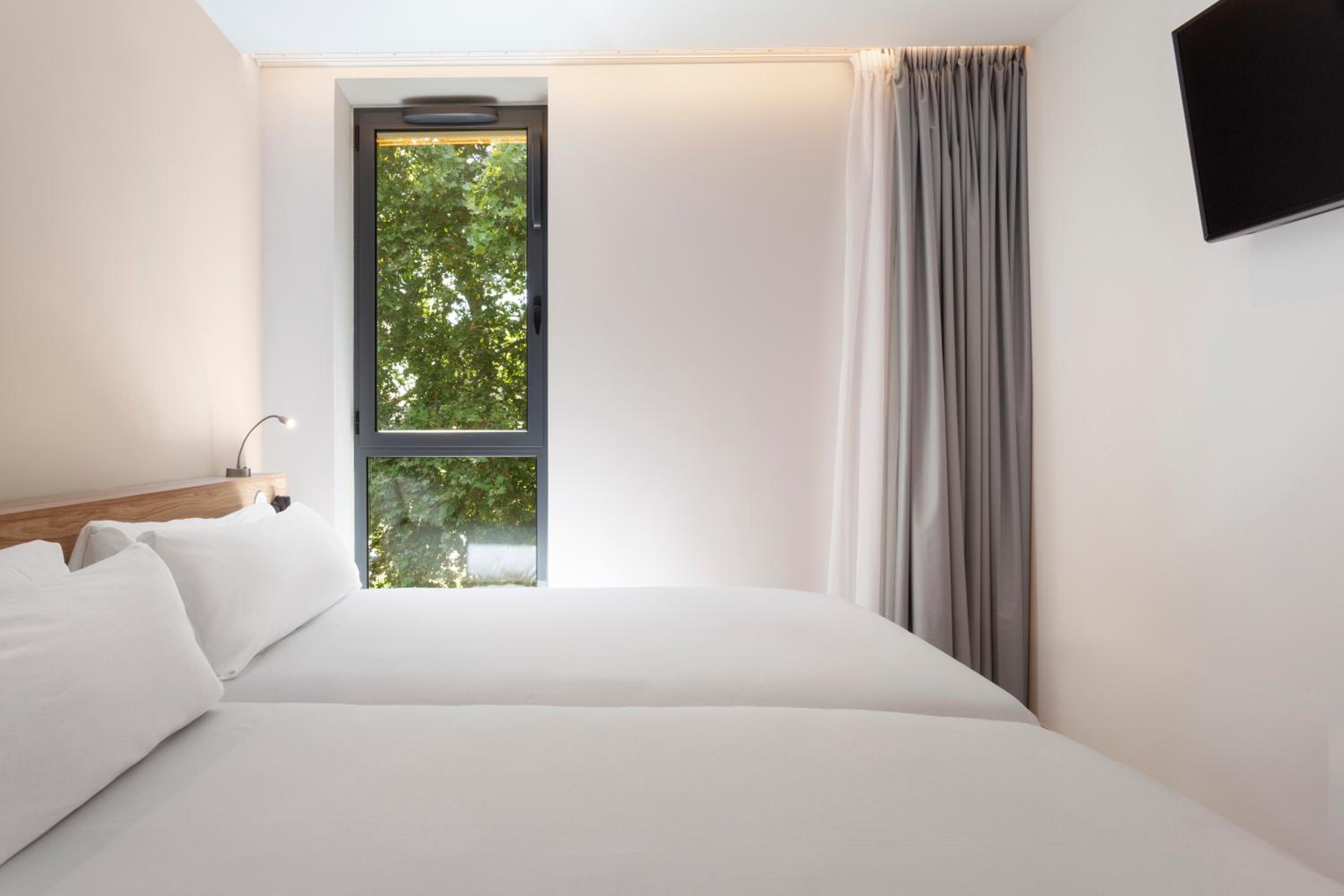 Twin Room - Photo 3