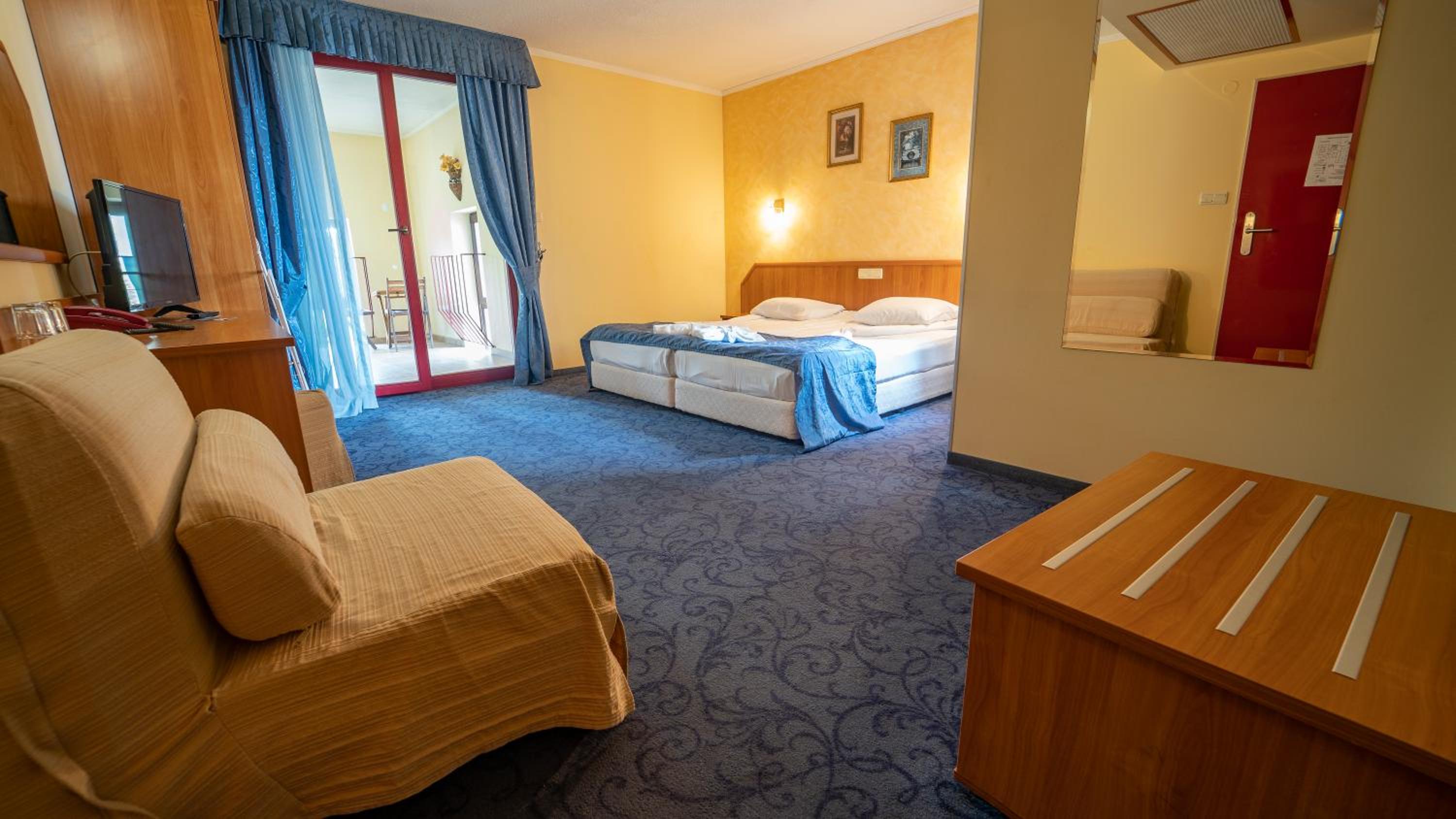 Double Room with Park View - Photo 1