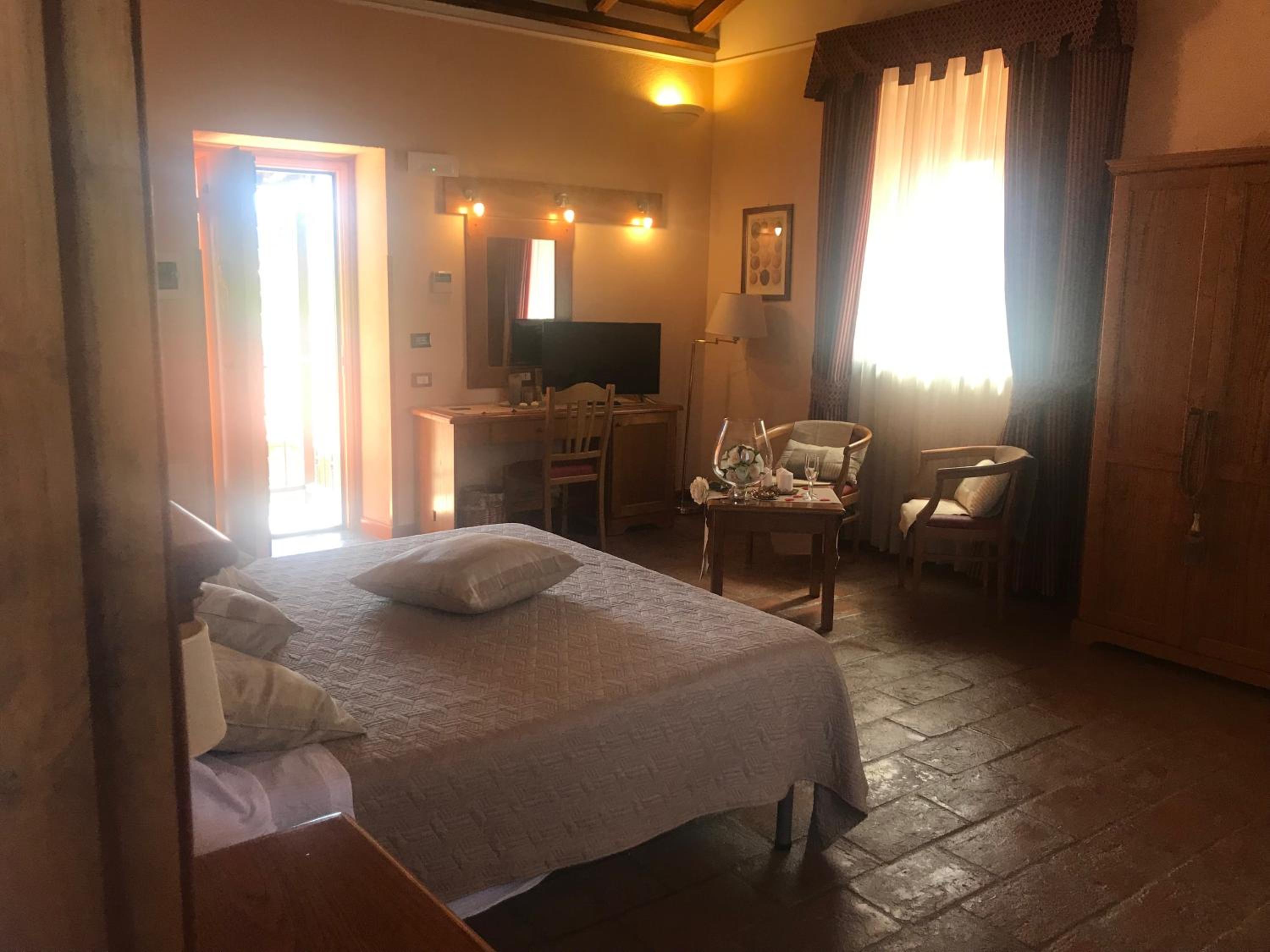 Junior Suite with Garden View - Photo 4