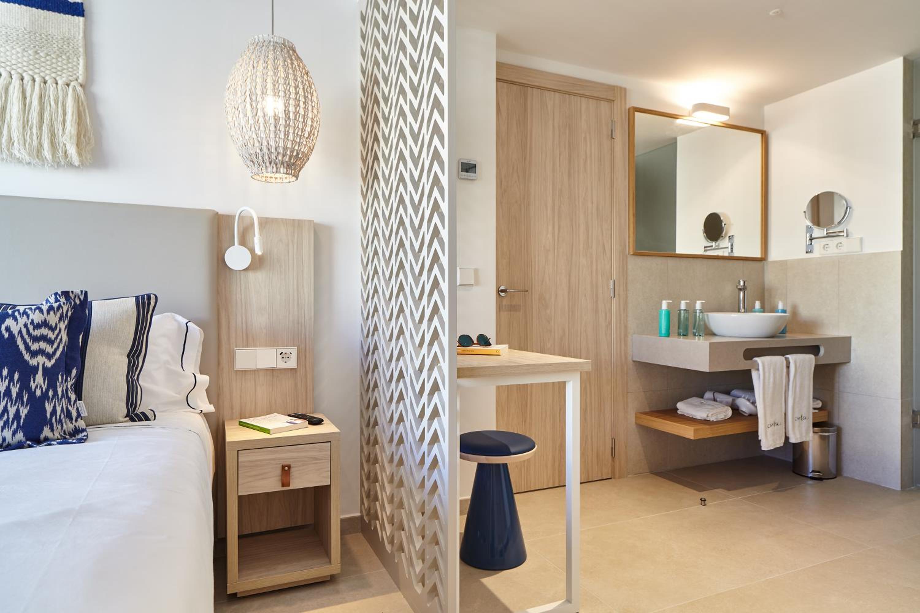 One-Bedroom Suite with Sea View