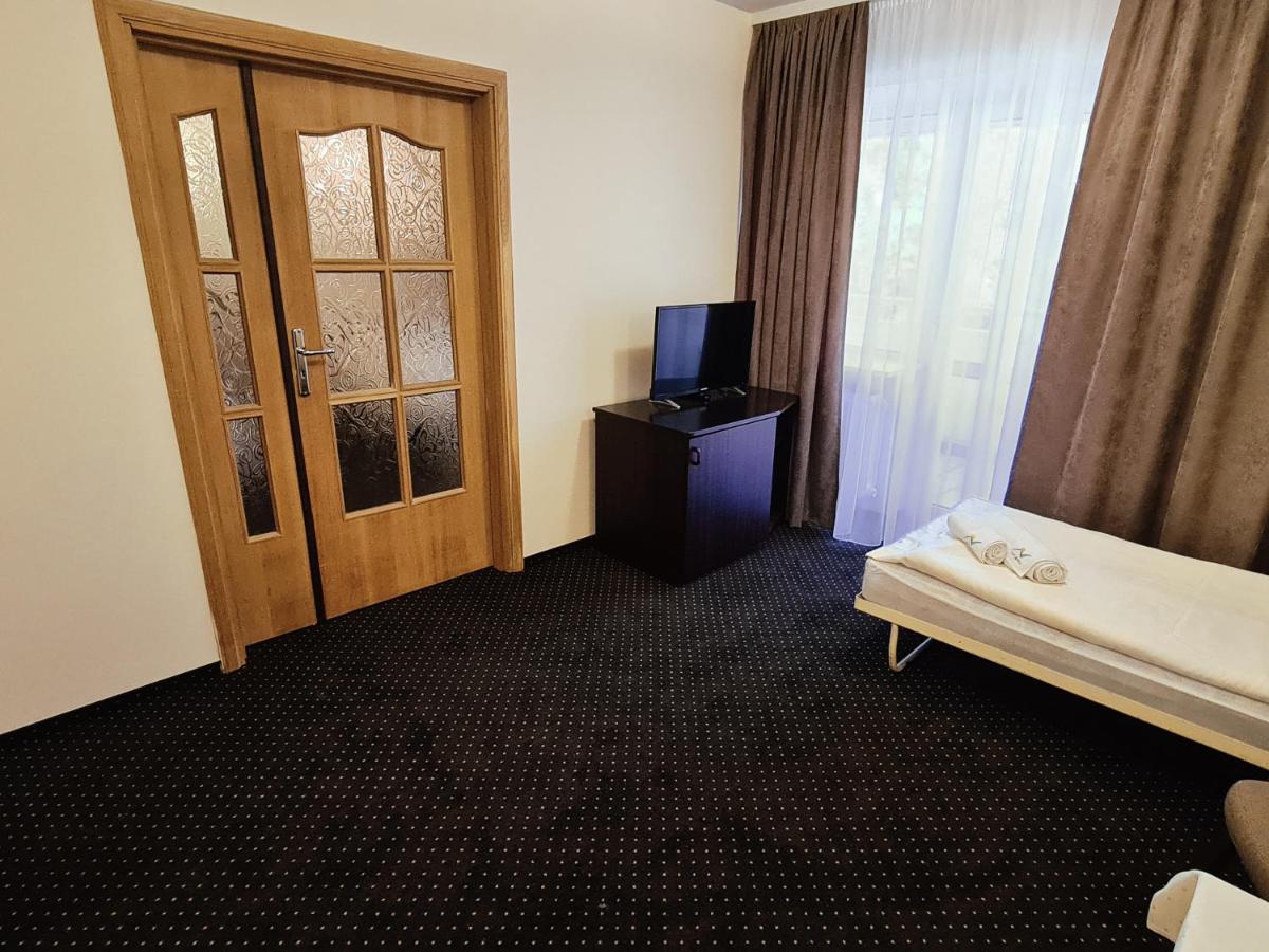 Double Room with Private Bathroom - Photo 1