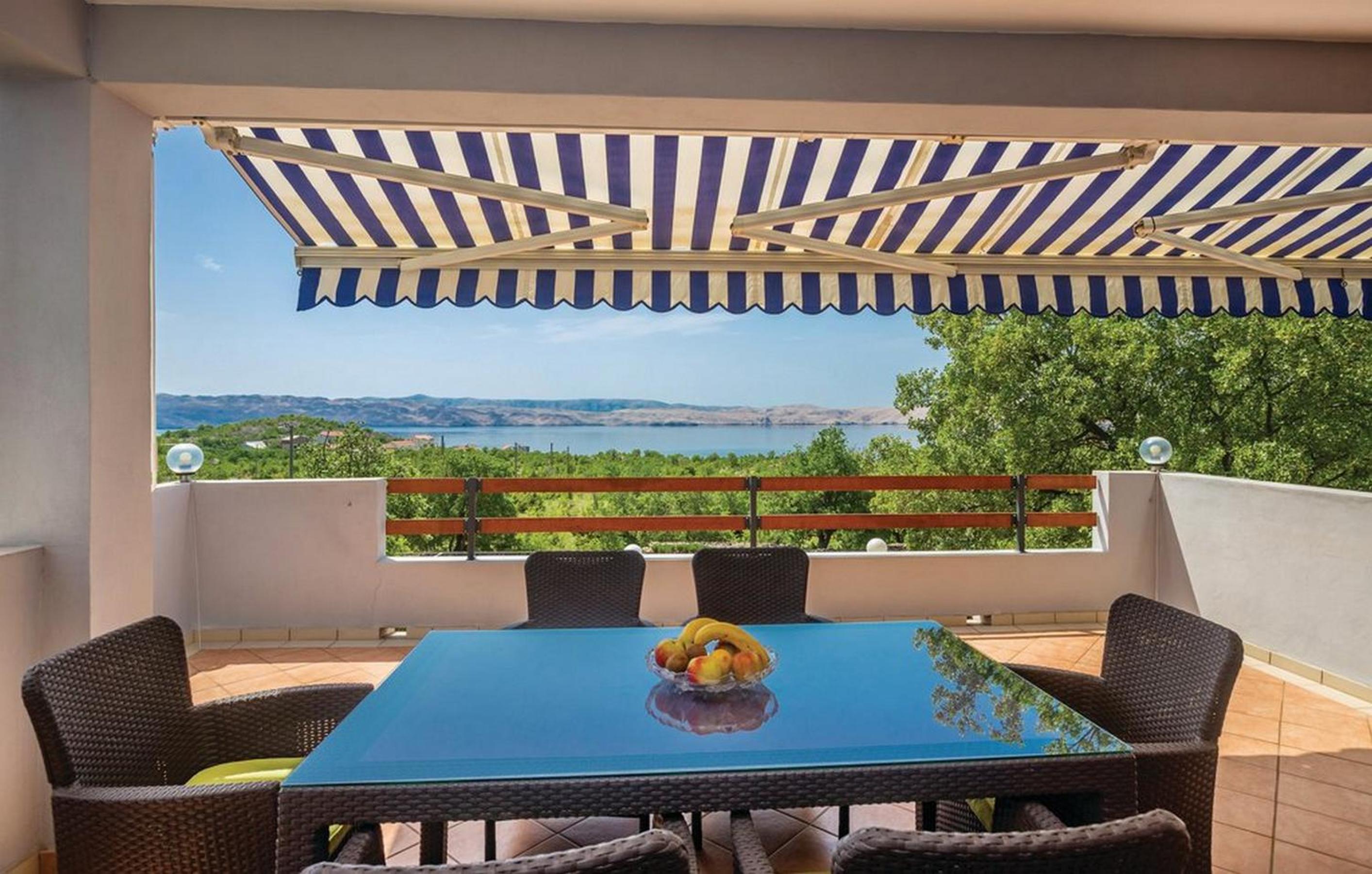 Two Bedroom Apartment with Terrace and Sea View - Photo 2