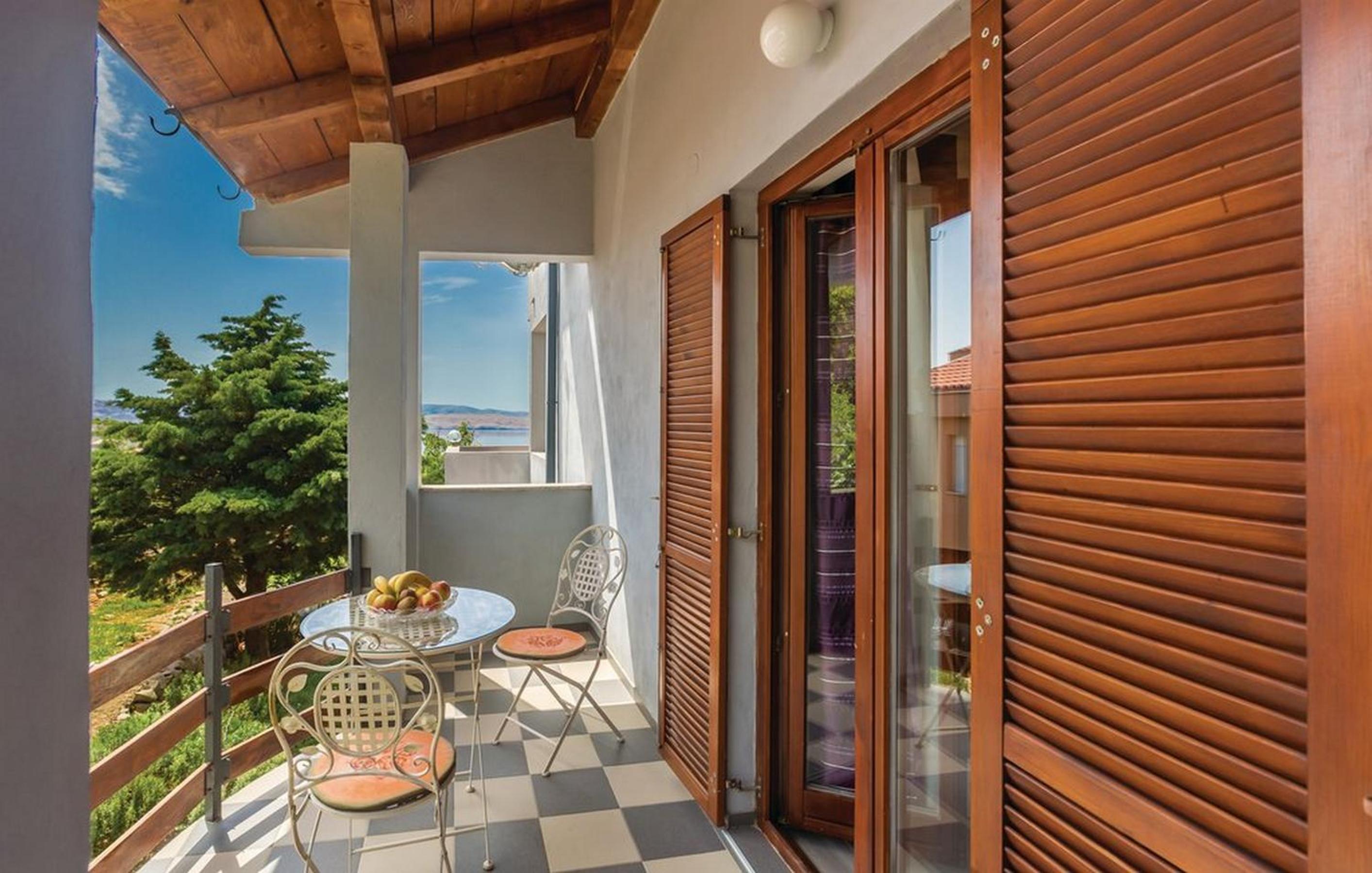 Two Bedroom Apartment with Terrace and Sea View - Photo 4