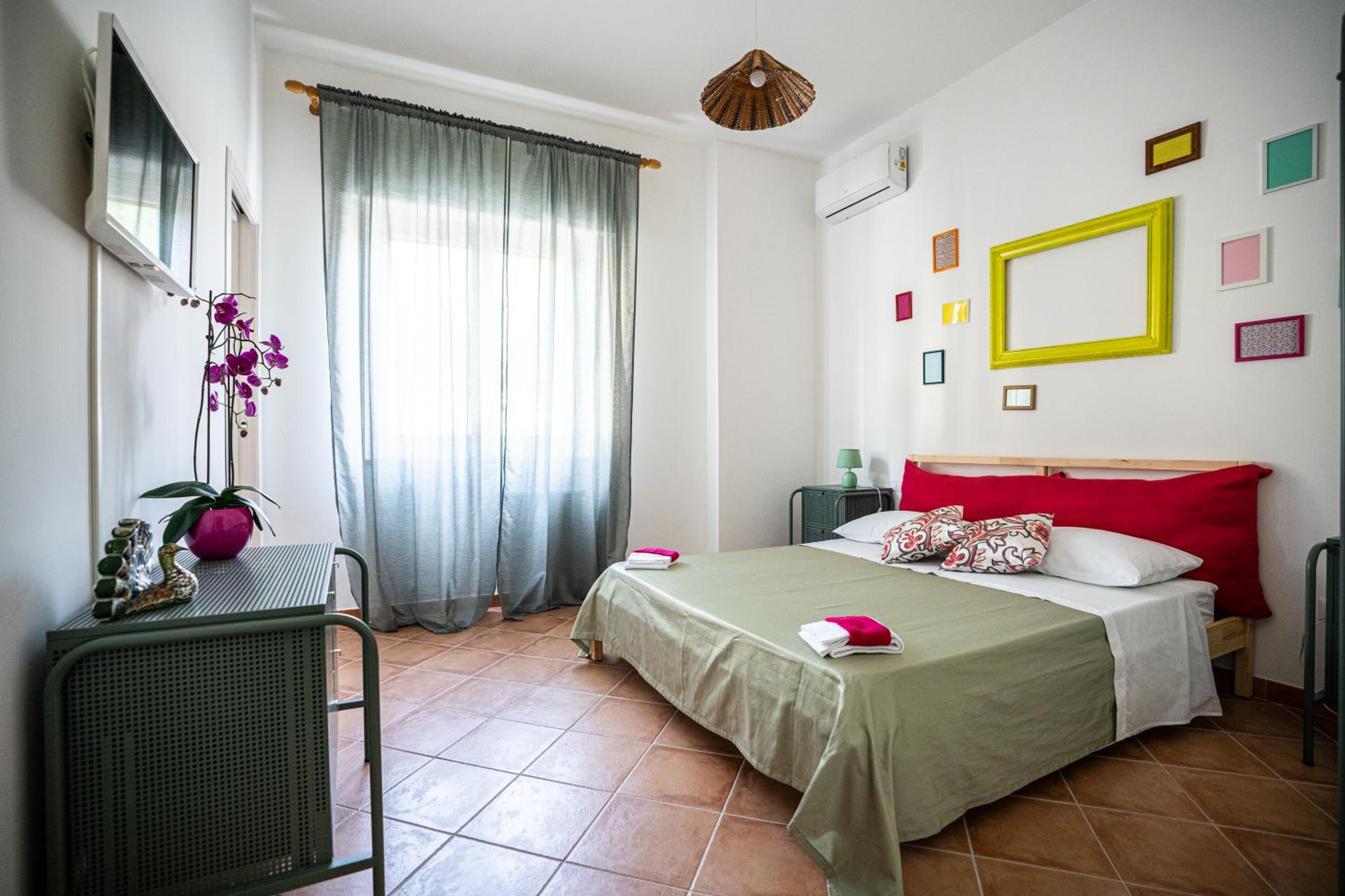 Double Room with Private Bathroom - Photo 3