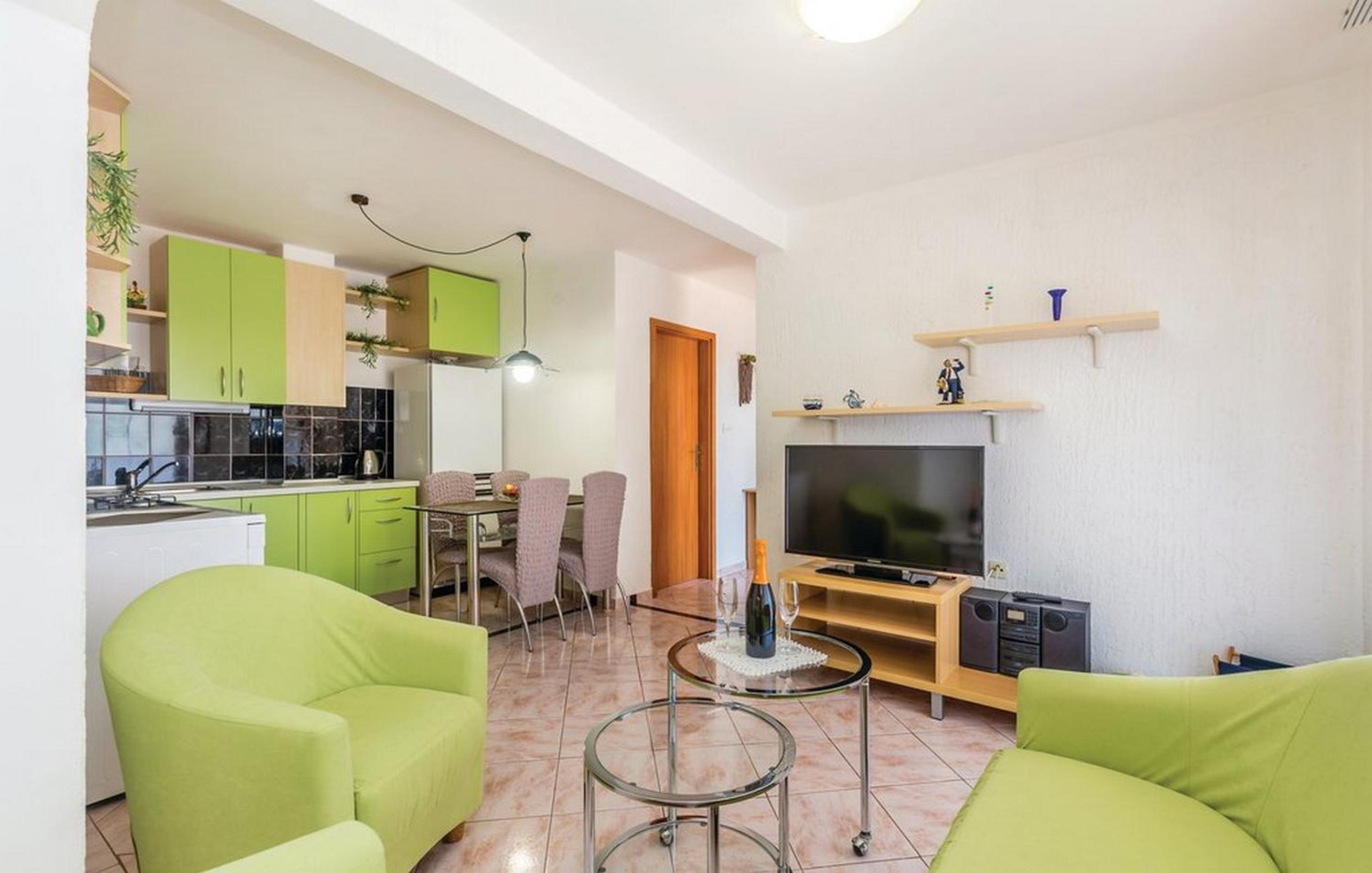 Studio Apartment with Terrace and Sea View - Photo 1