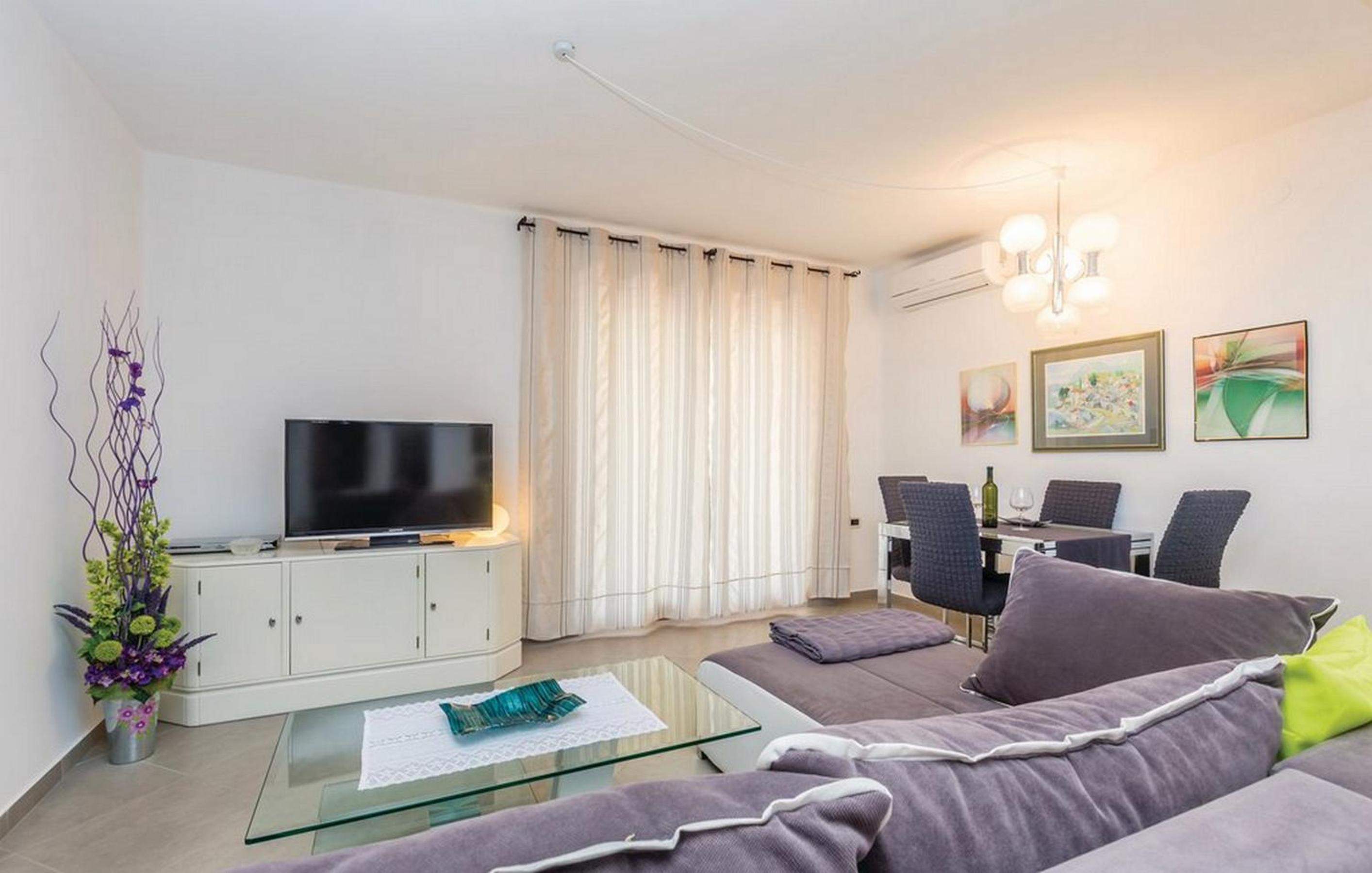 Two Bedroom Apartment with Terrace and Sea View - Photo 1