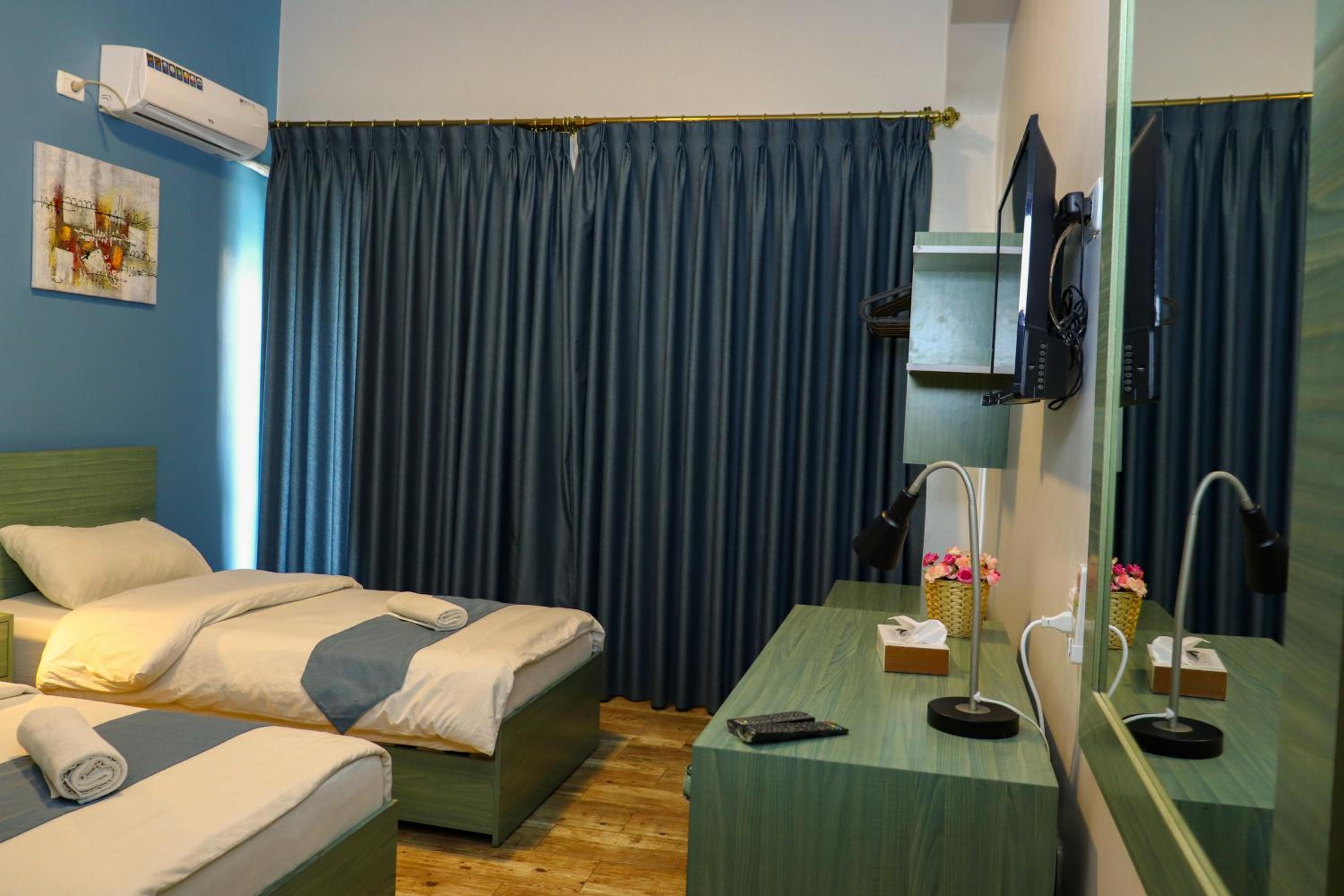 Deluxe Double Room with Balcony - Photo 8