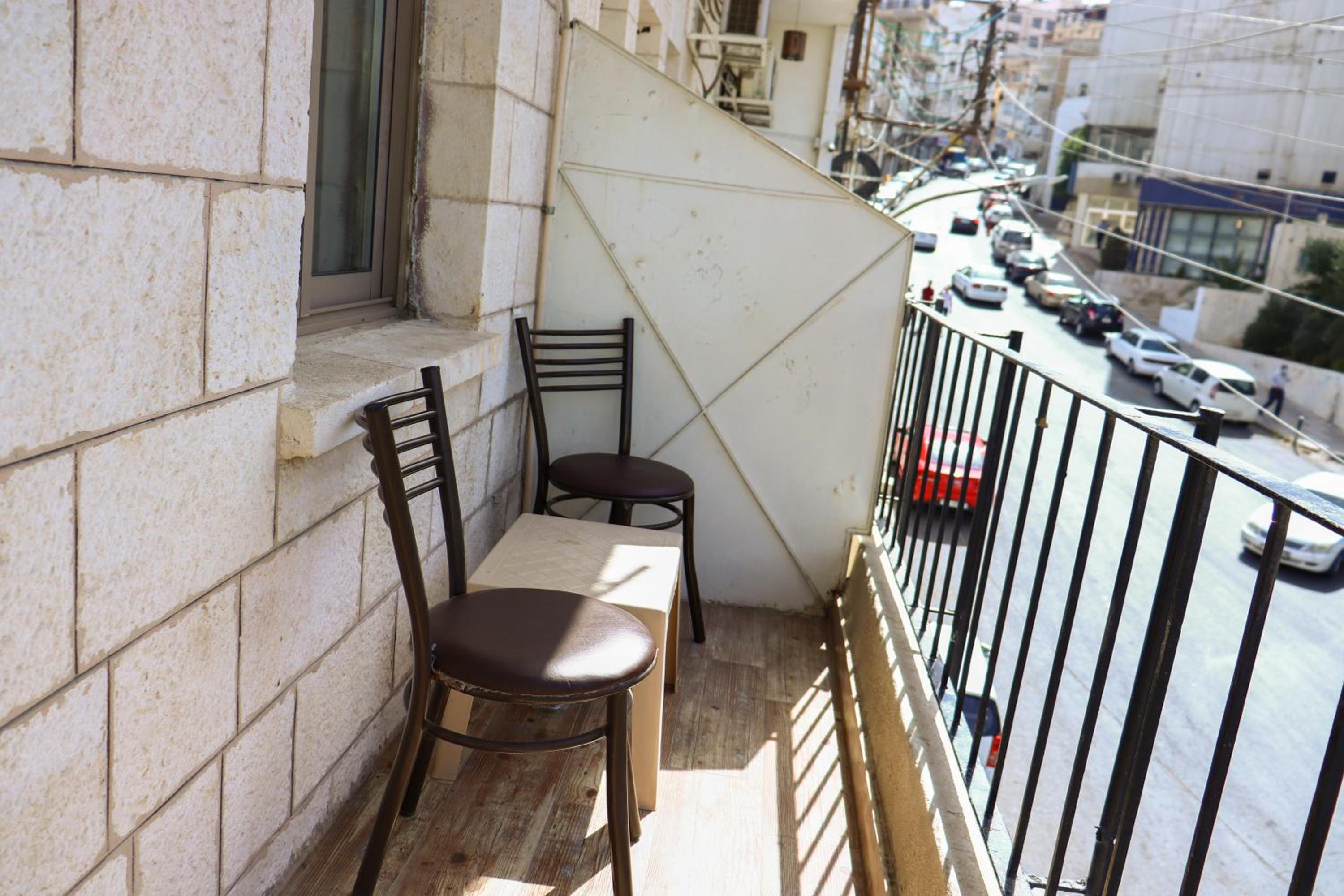 Deluxe Double Room with Balcony - Photo 12