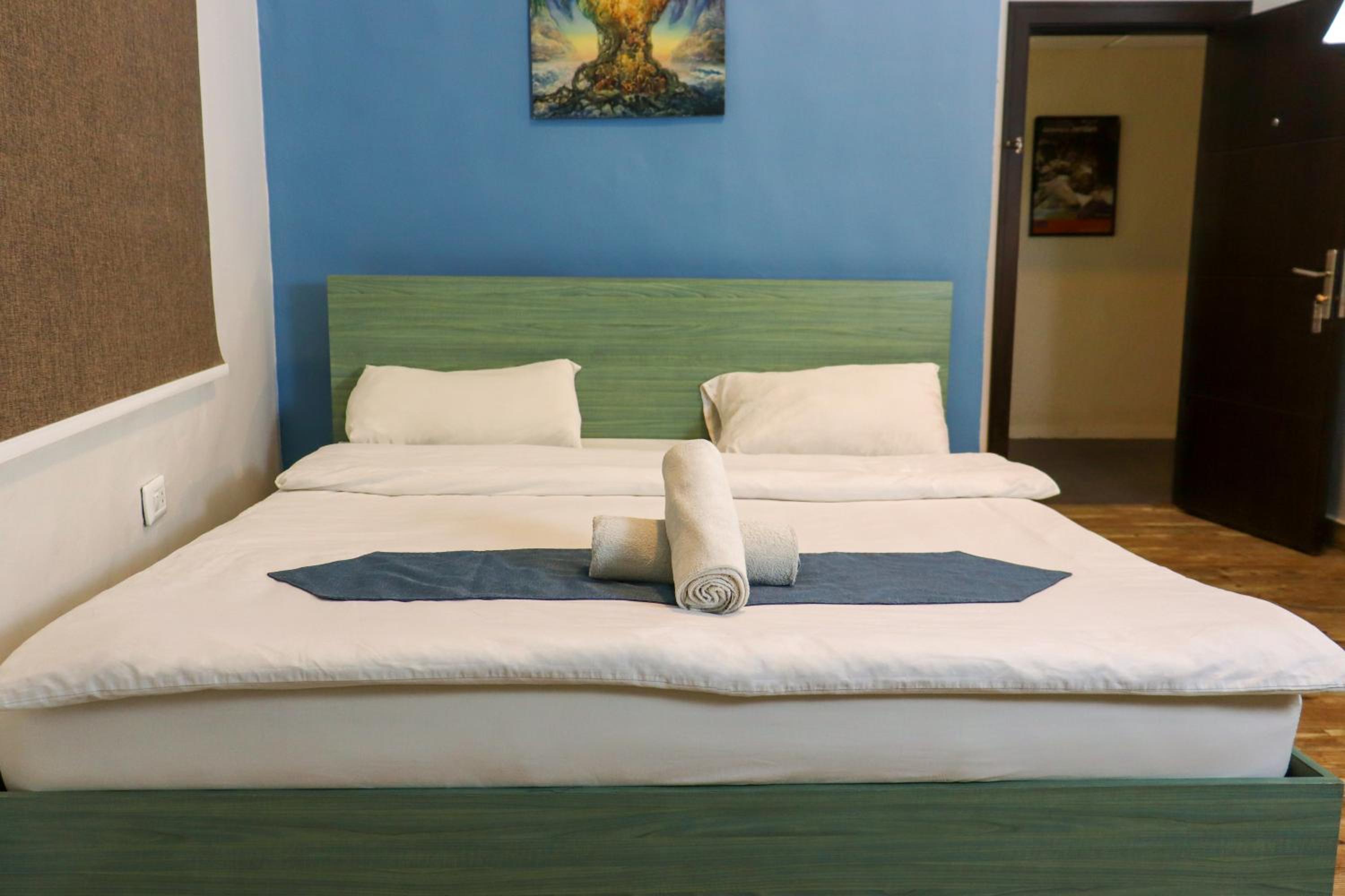 Deluxe Double Room with Balcony - Photo 21