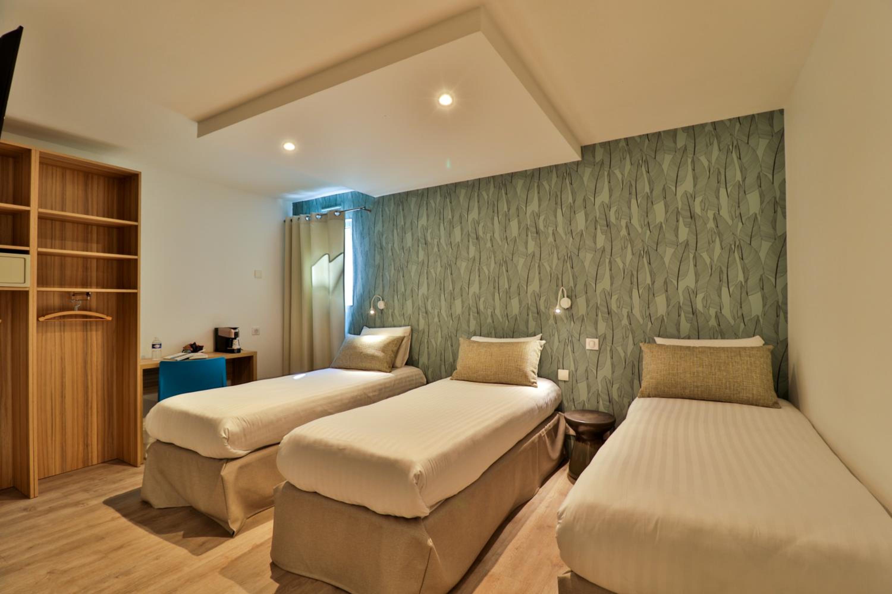 Standard Triple Room - Photo 1