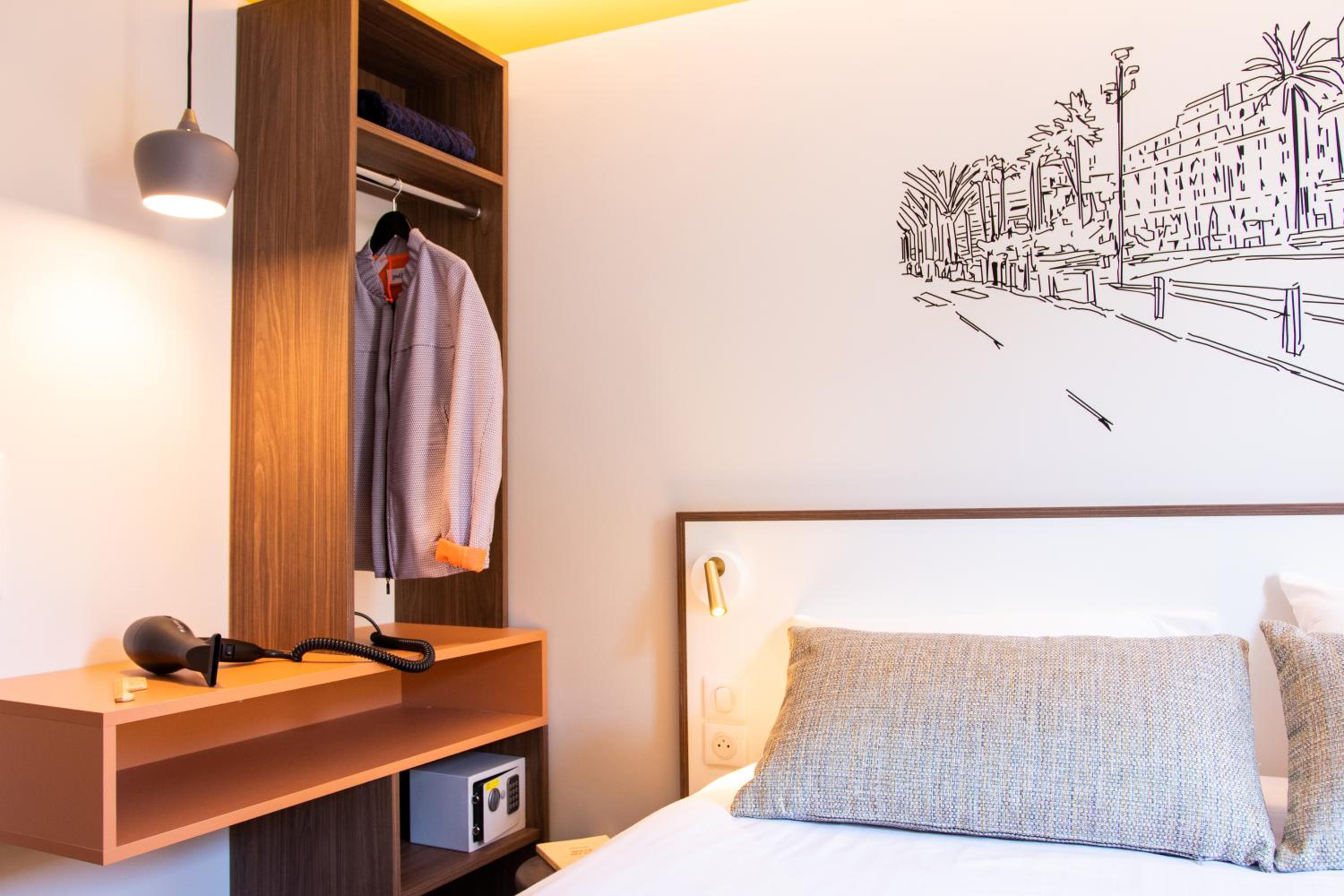 Standard Twin Room - Photo 3