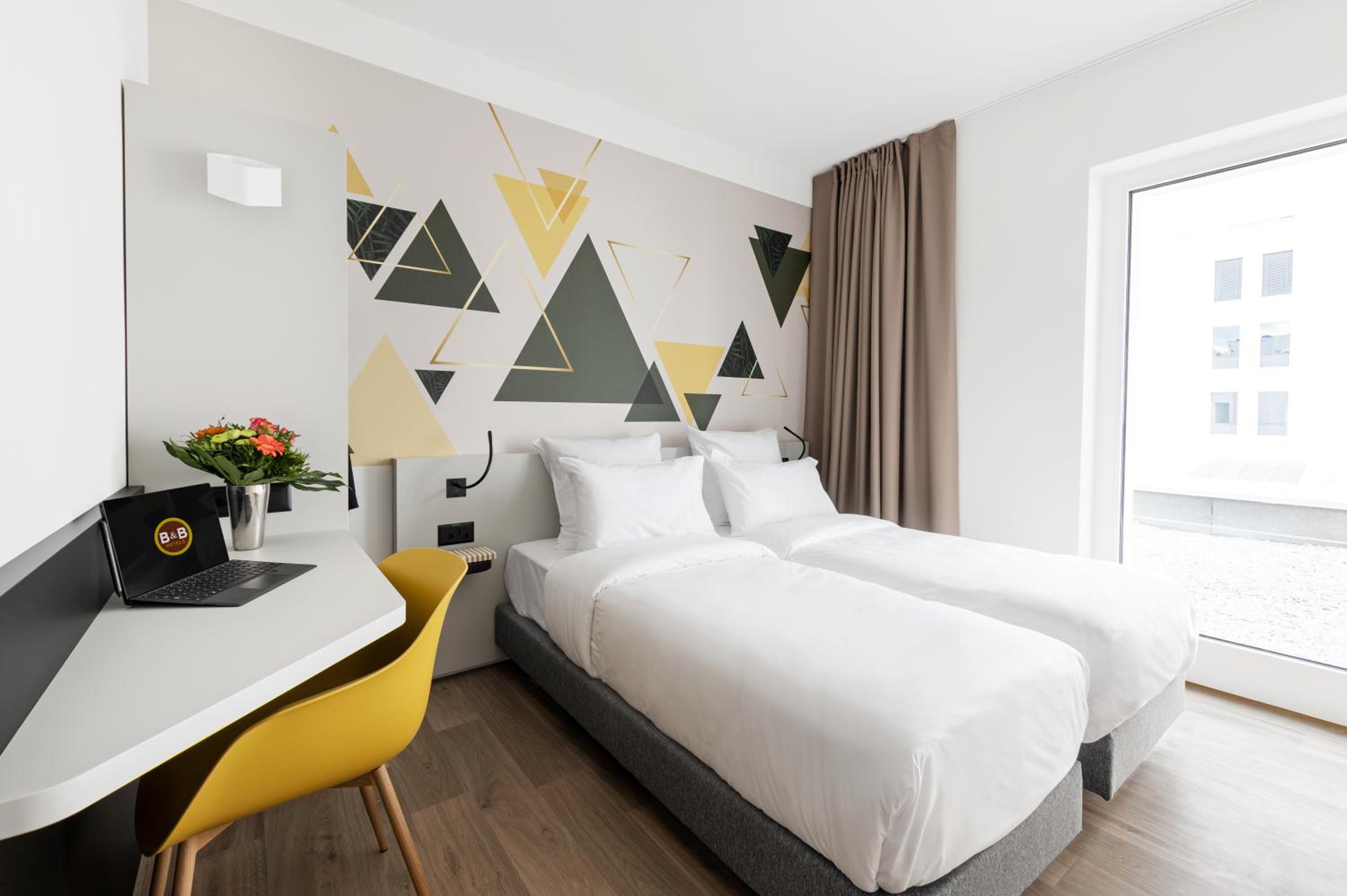 Twin Room - Photo 3