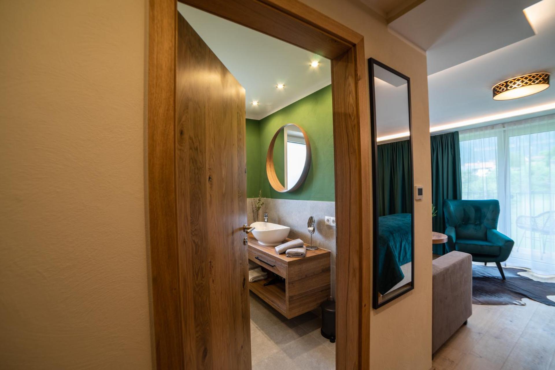 Deluxe Double or Twin Room - Photo 7