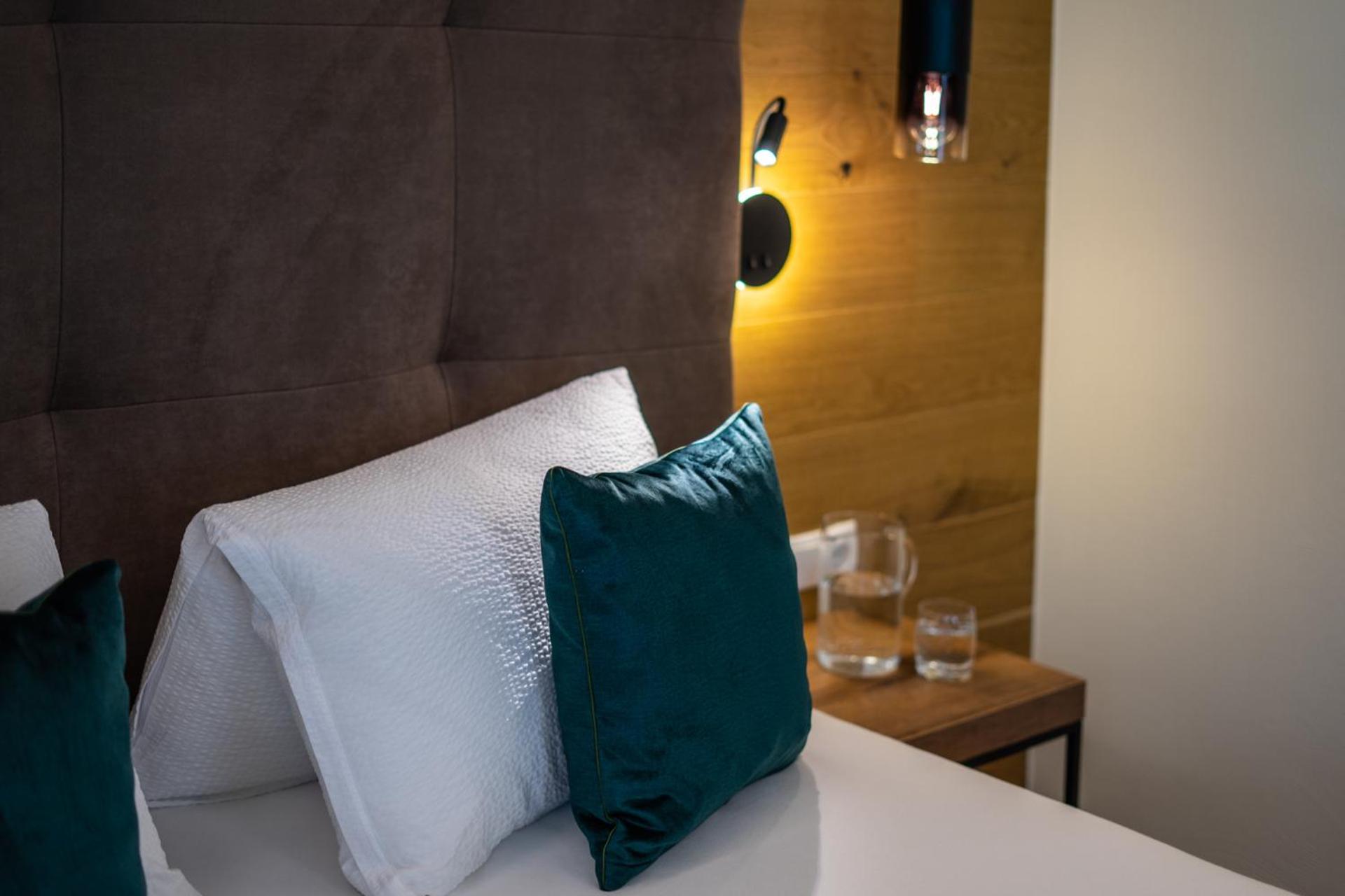 Deluxe Double or Twin Room - Photo 8