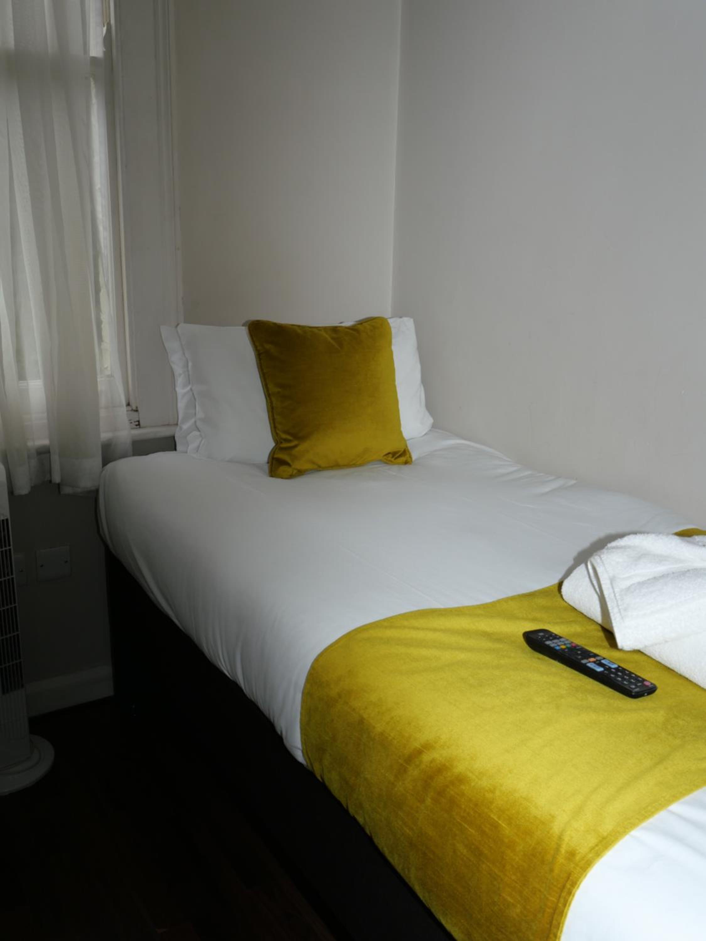 Small Single Room photo 3