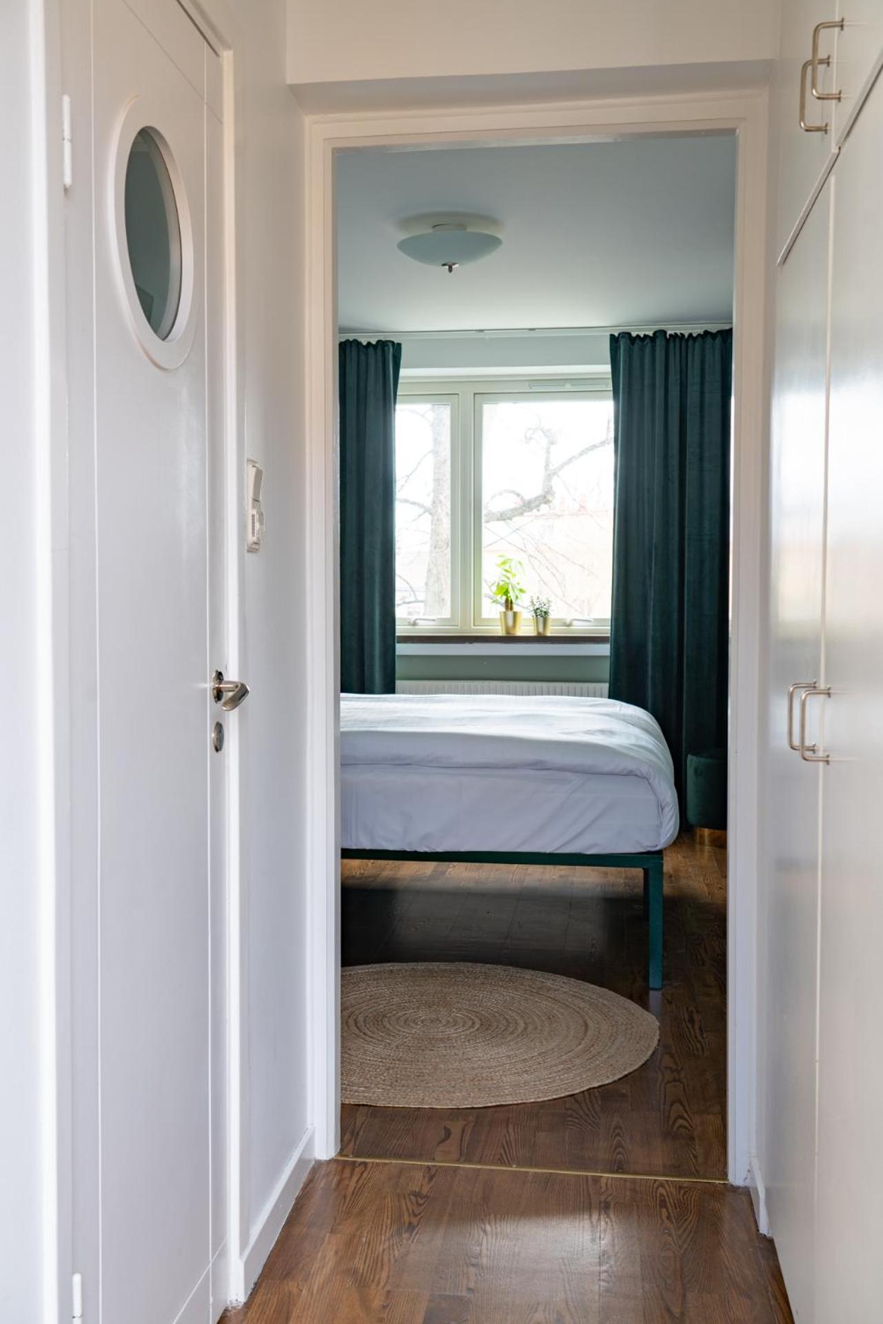 Standard King Room - Photo 12