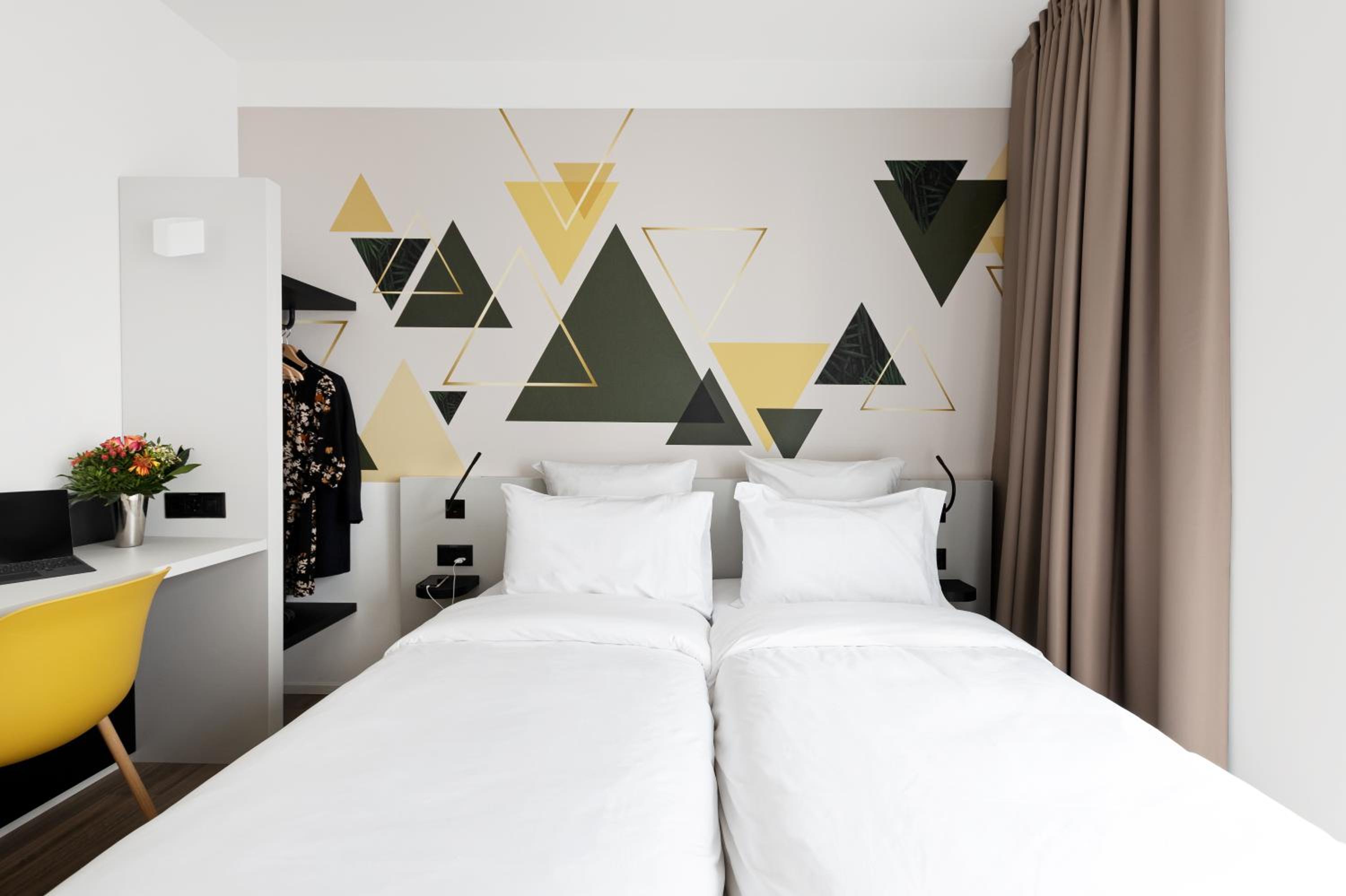 Twin Room - Photo 2