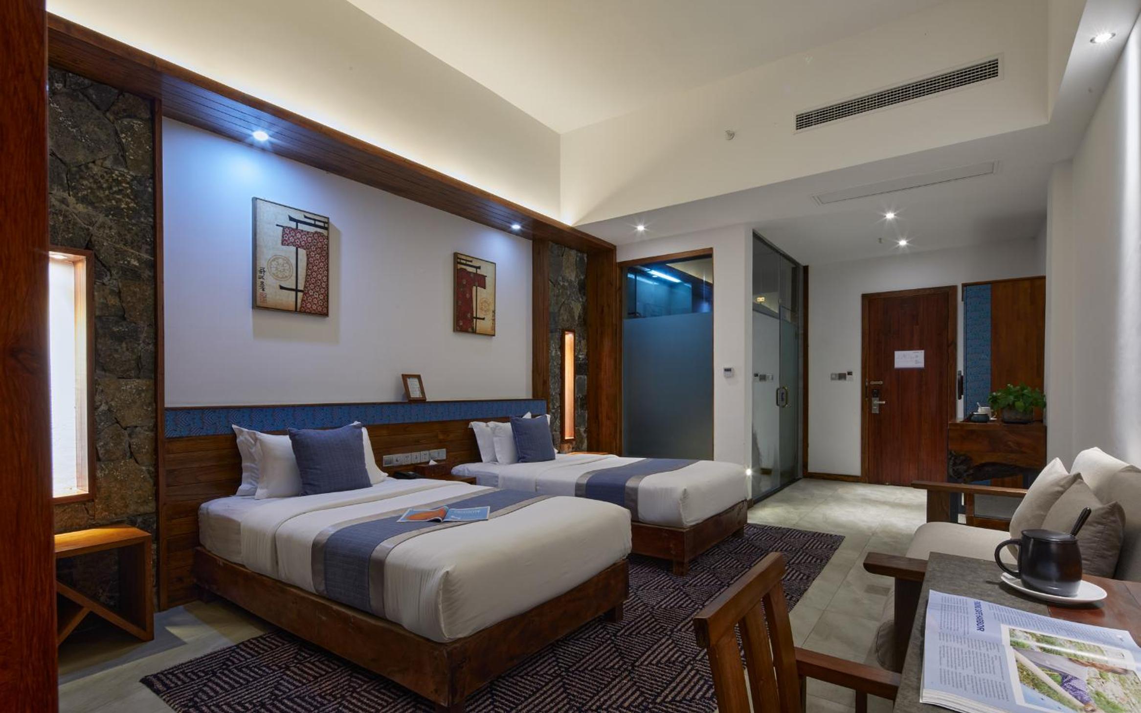 Mountain View Balcony Twin Room