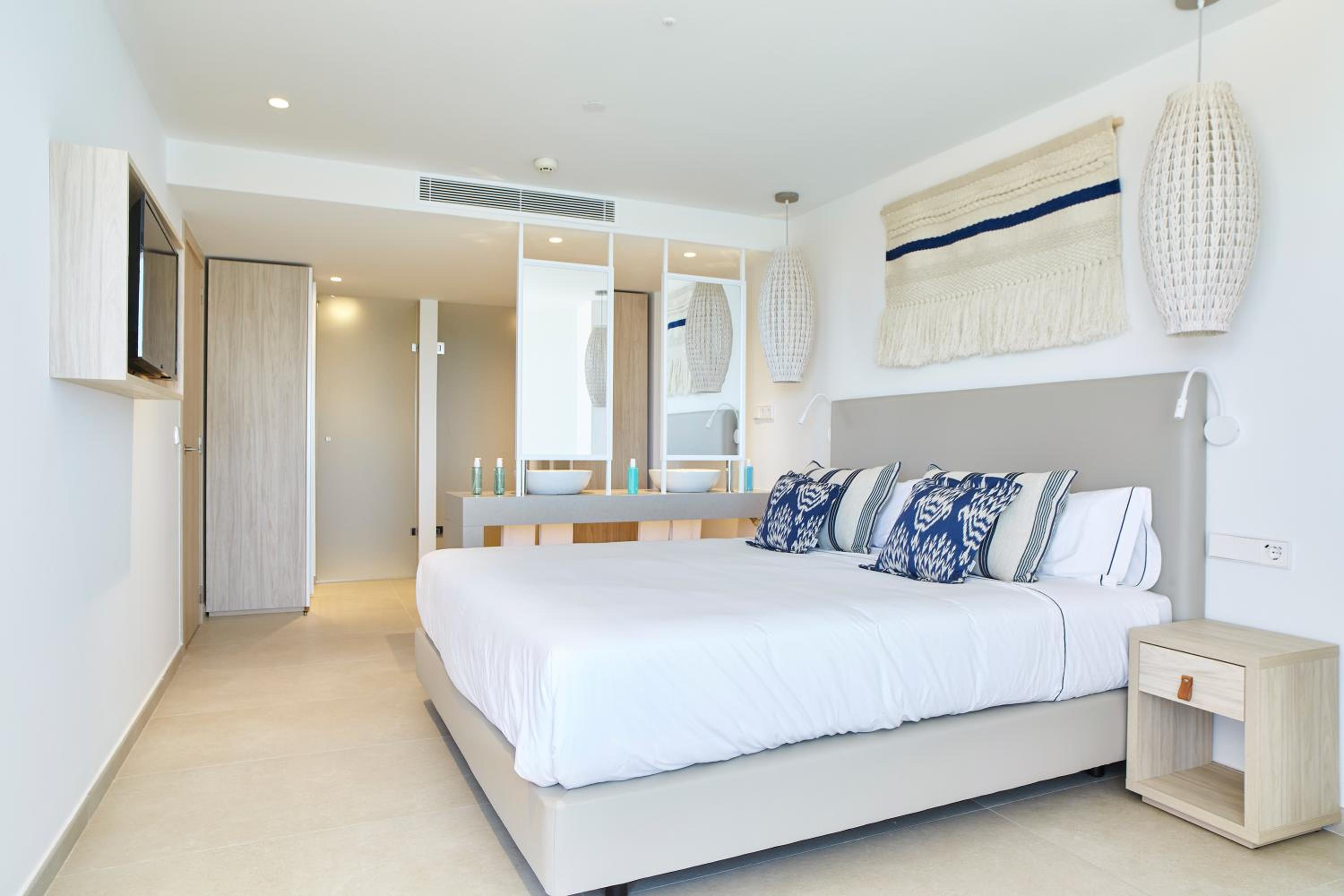 Two-Bedroom Suite with Panoramic Sea View