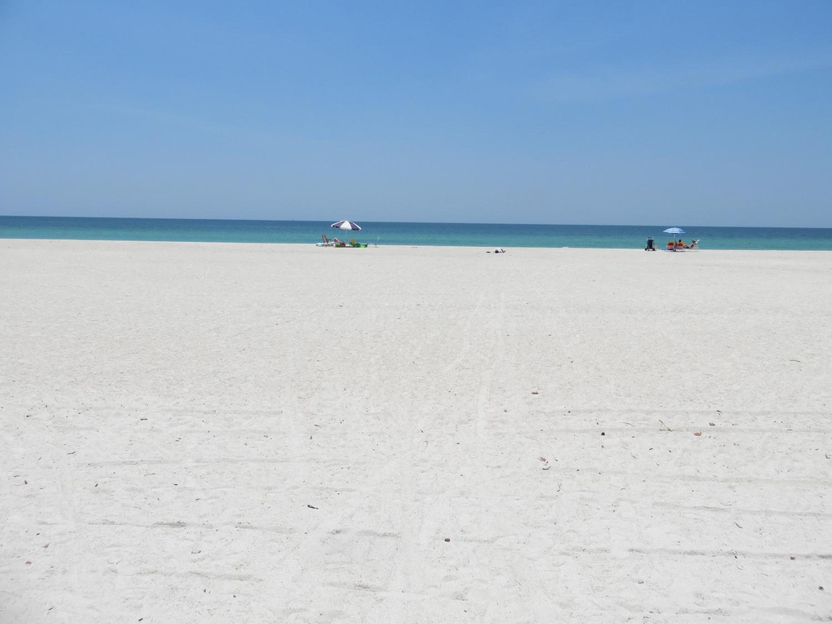 Beachfront Luxury 2 Bedroom Suite photo 2