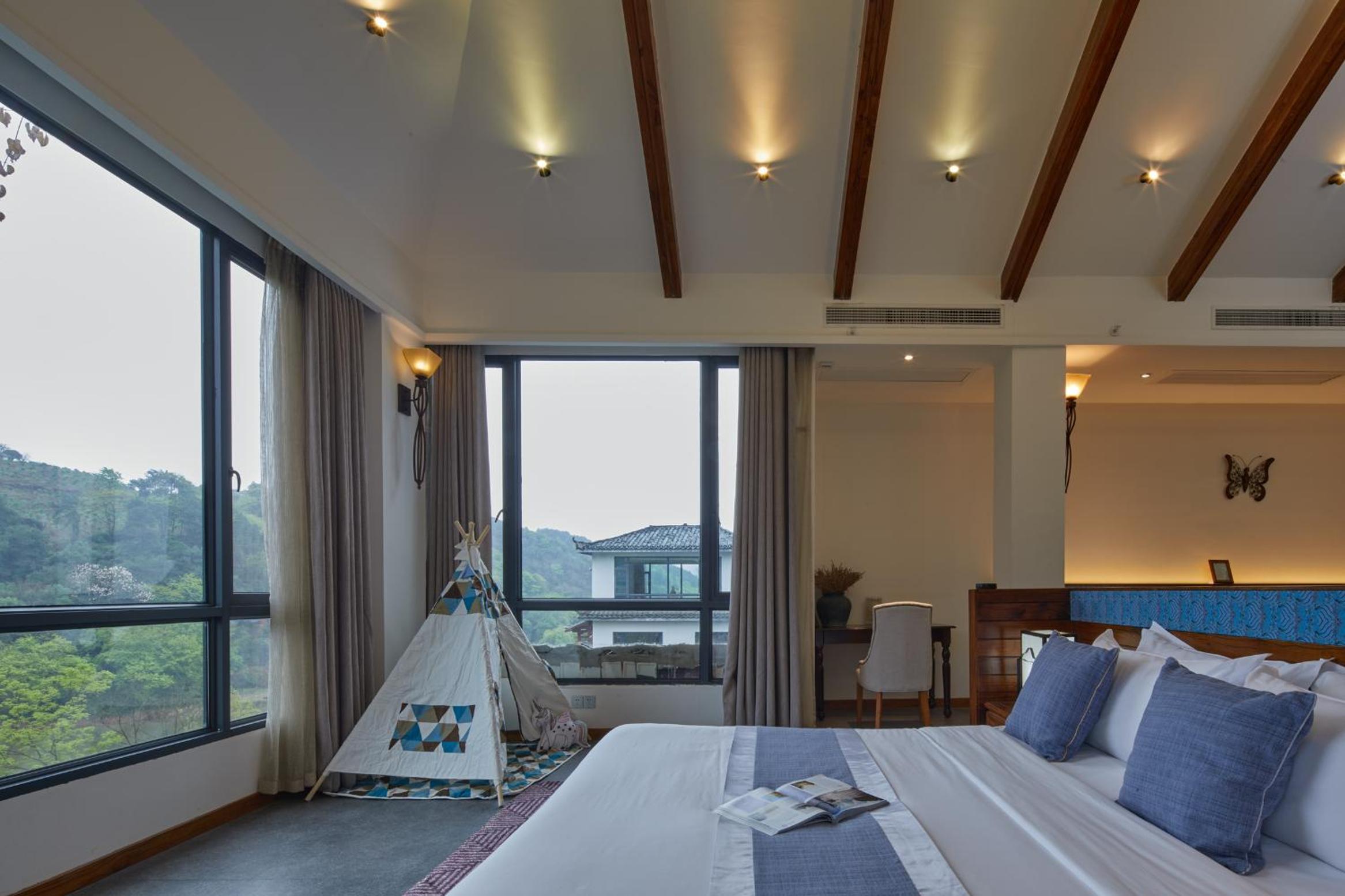 Riverview Family Room