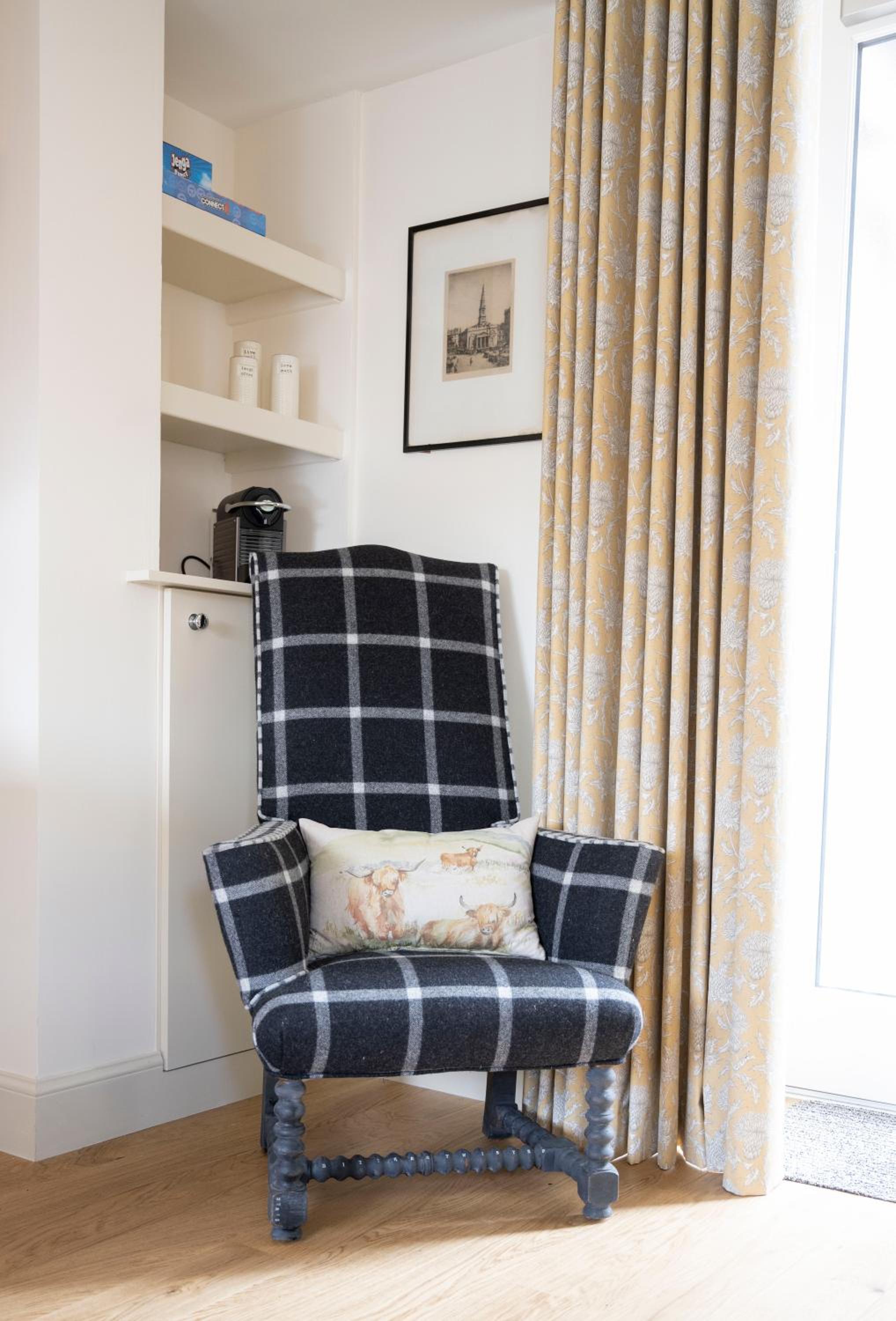One-Bedroom Apartment - Photo 3
