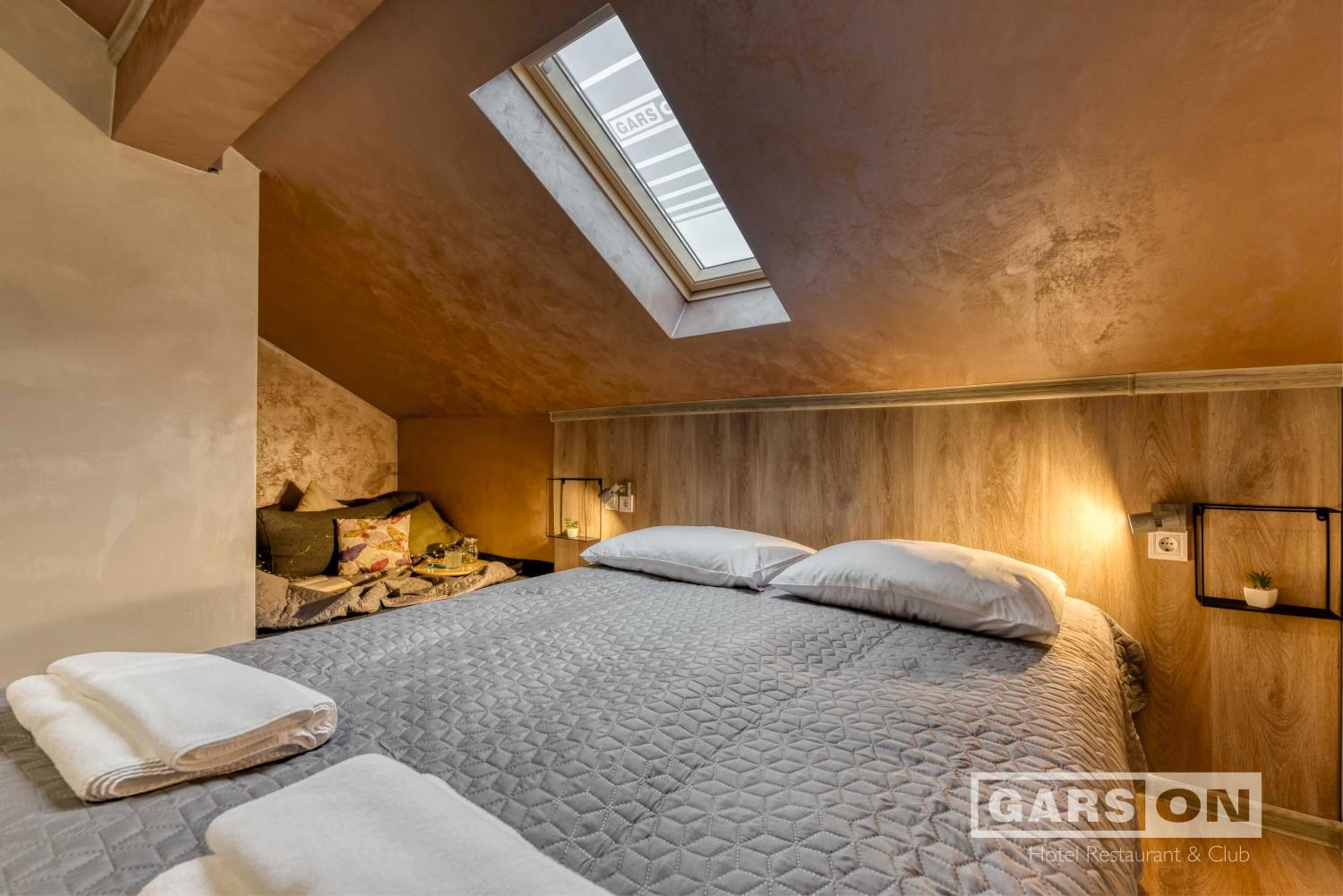 Double or Twin Room with Private Bathroom - Photo 4