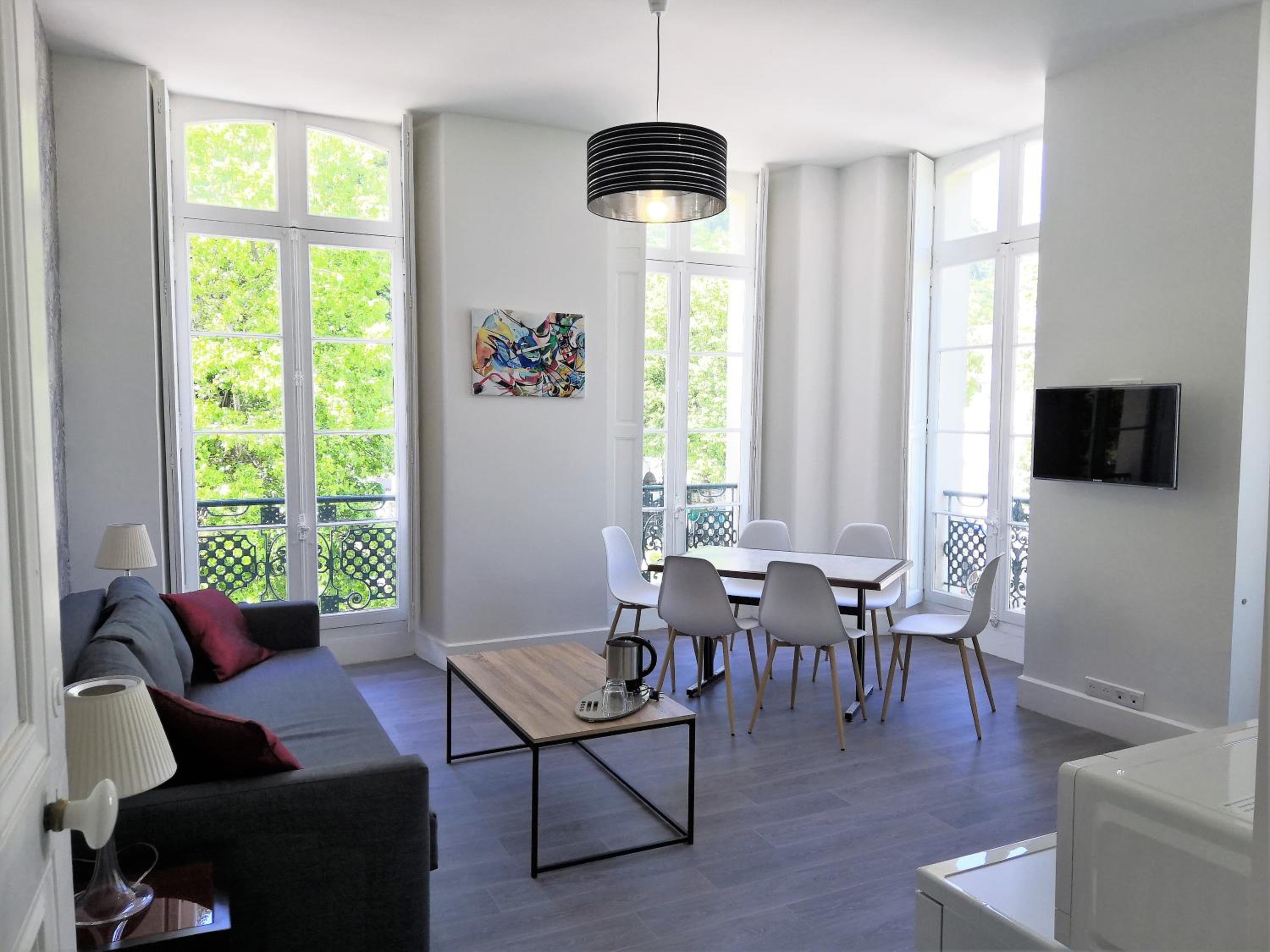 Three-Bedroom Apartment photo 2