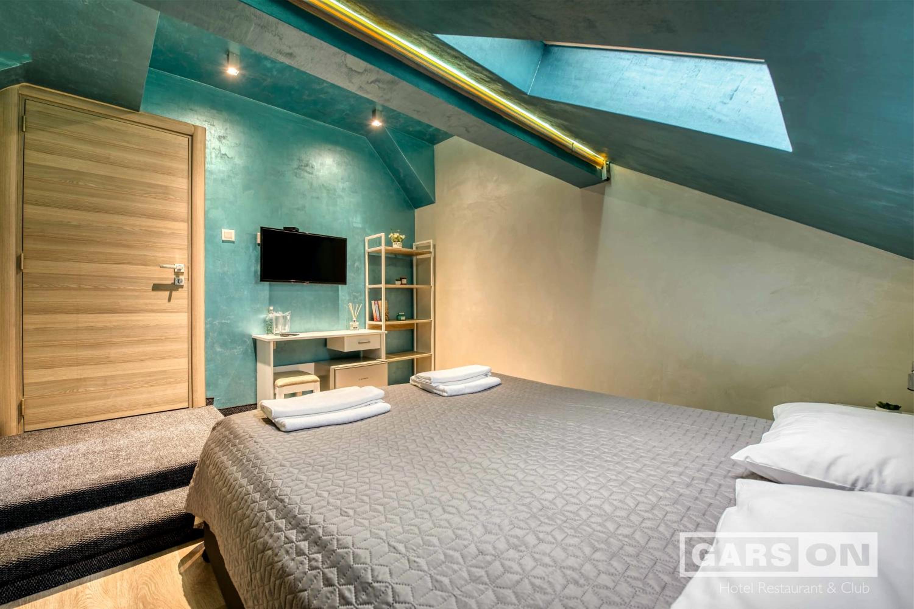 Double or Twin Room with Private Bathroom - Photo 2