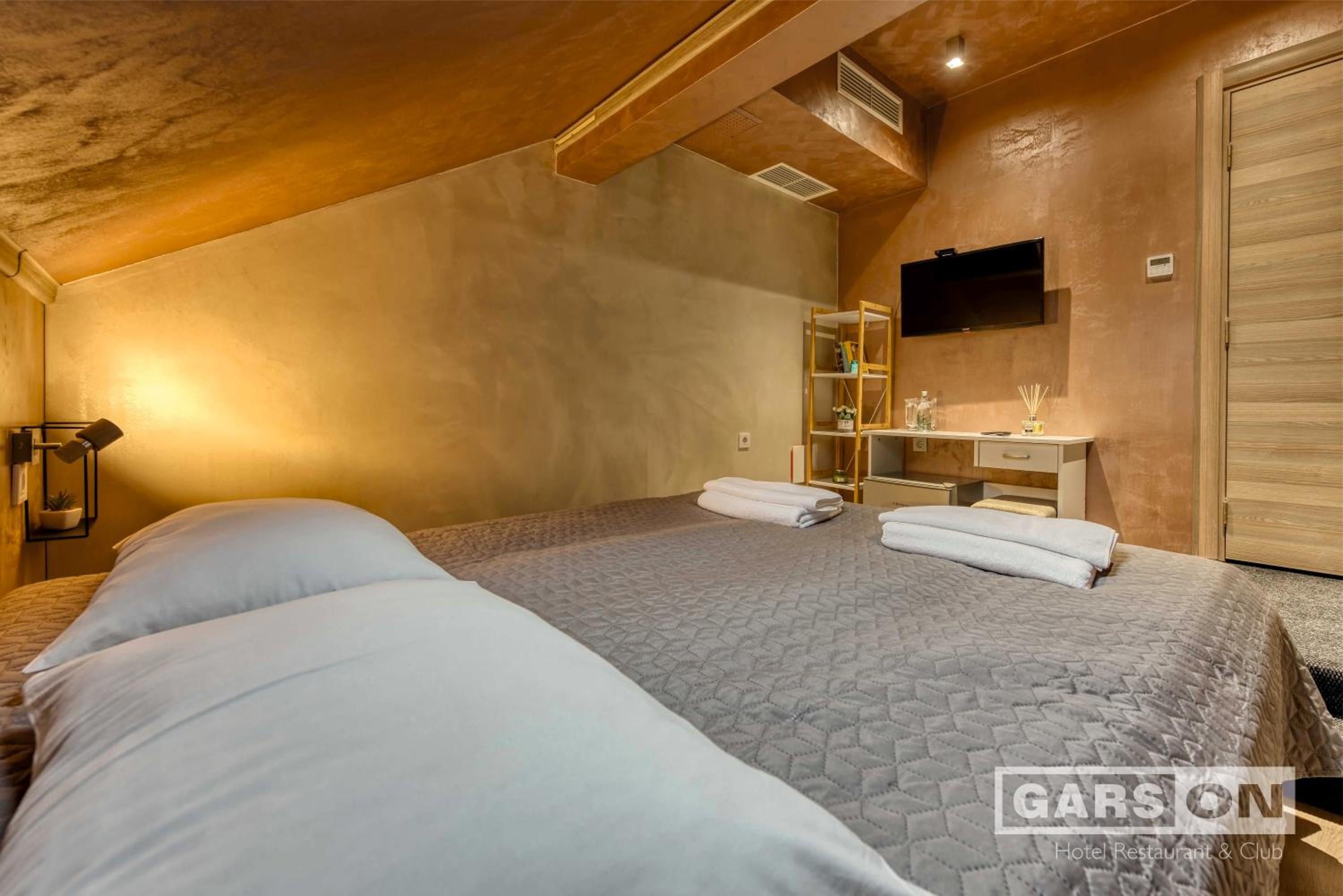 Double or Twin Room with Private Bathroom - Photo 5