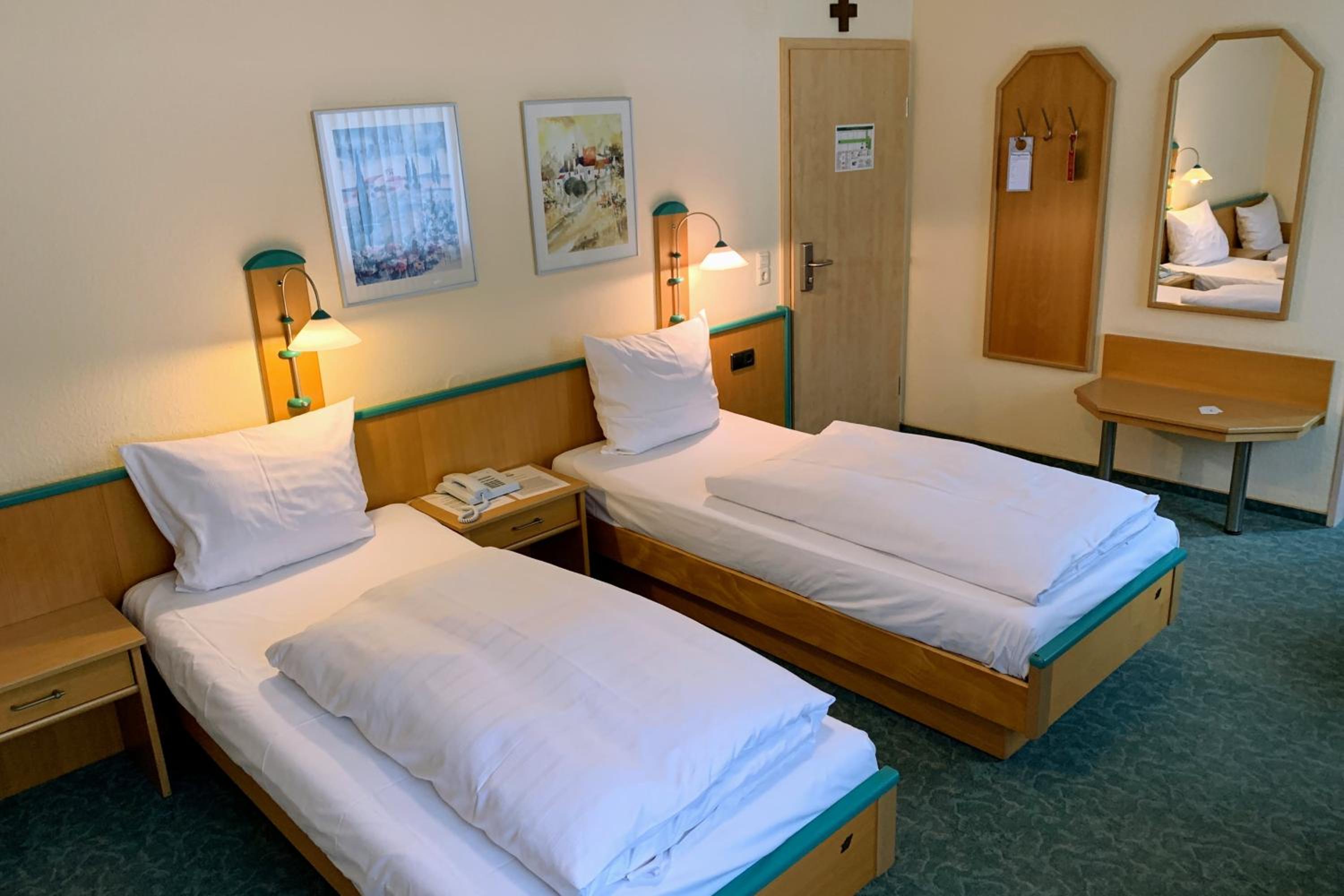 Standard Double Room - Photo 2