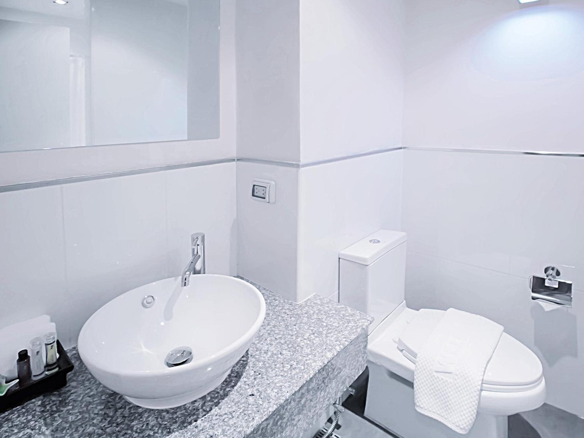 Superior Double or Twin Room with Pool View photo 3