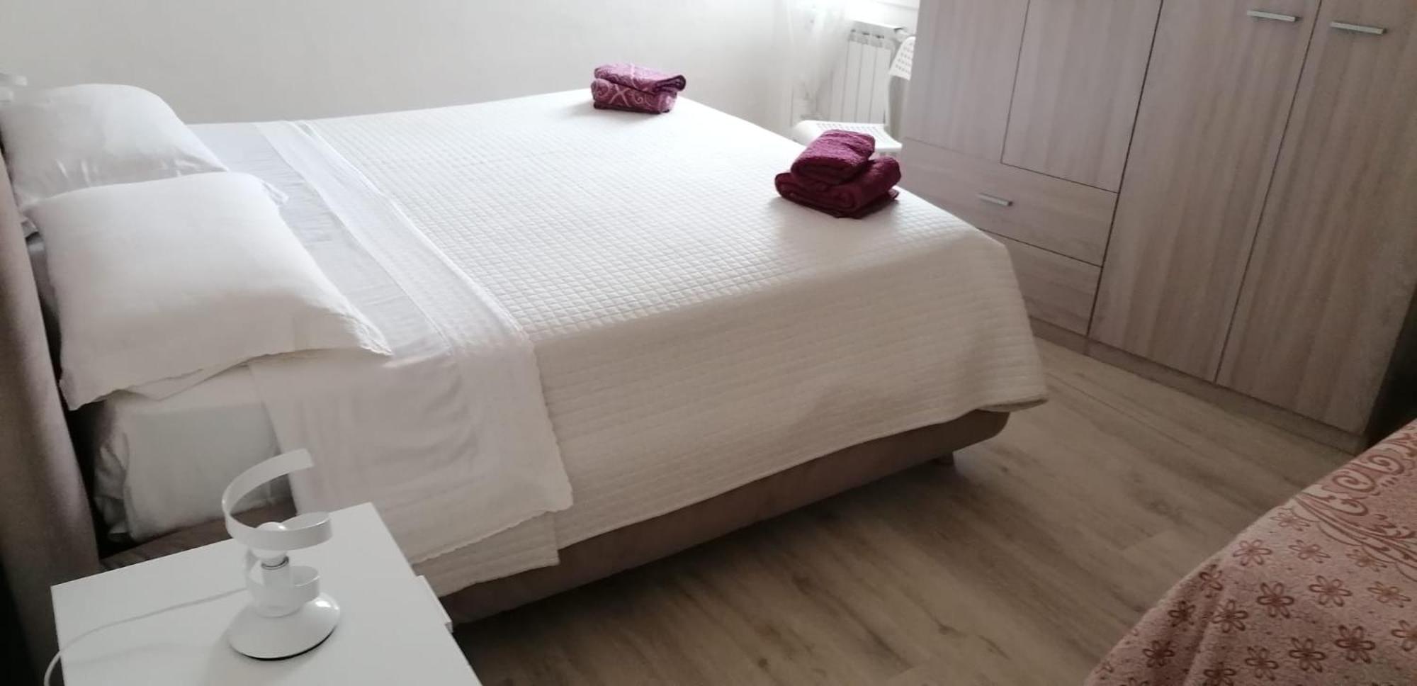 Two-Bedroom House - Photo 1
