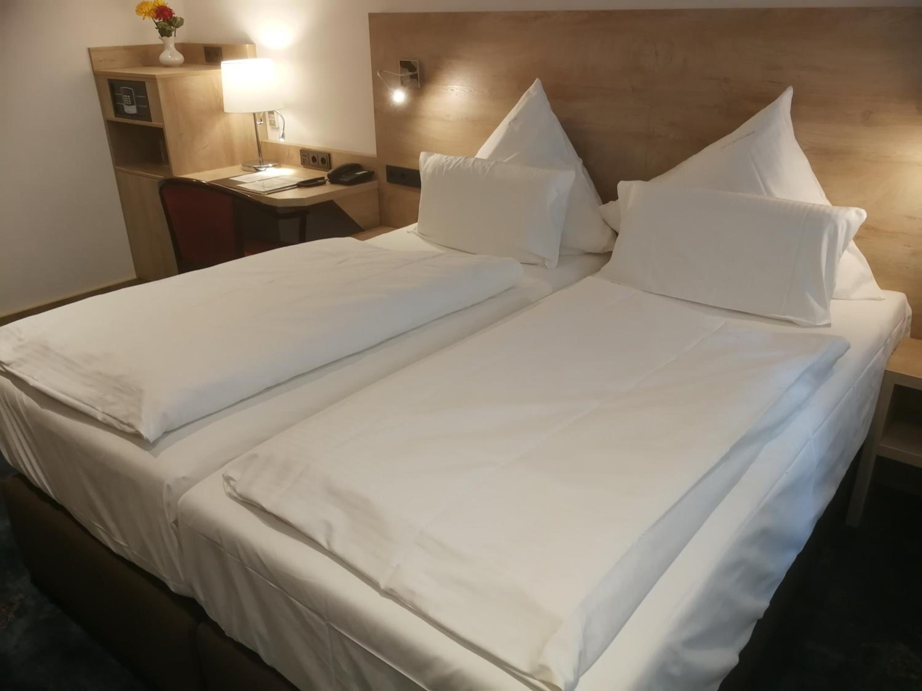 Deluxe Double Room - Photo 17