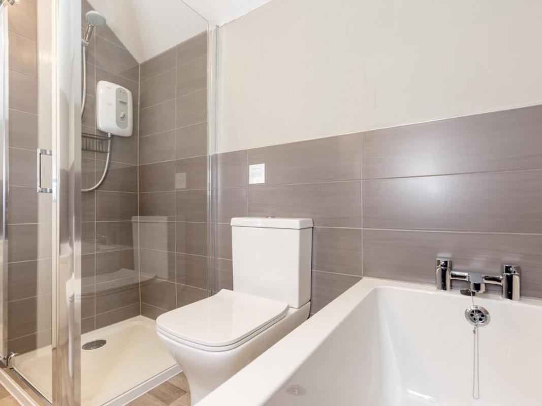 King Room with Bath photo 3