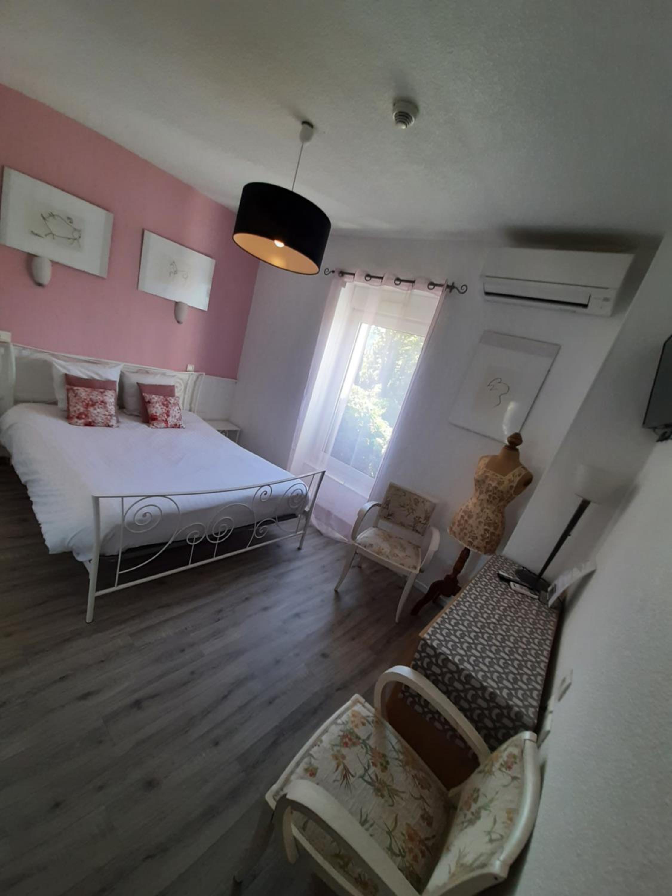 Twin Room with Private Bathroom - Photo 1