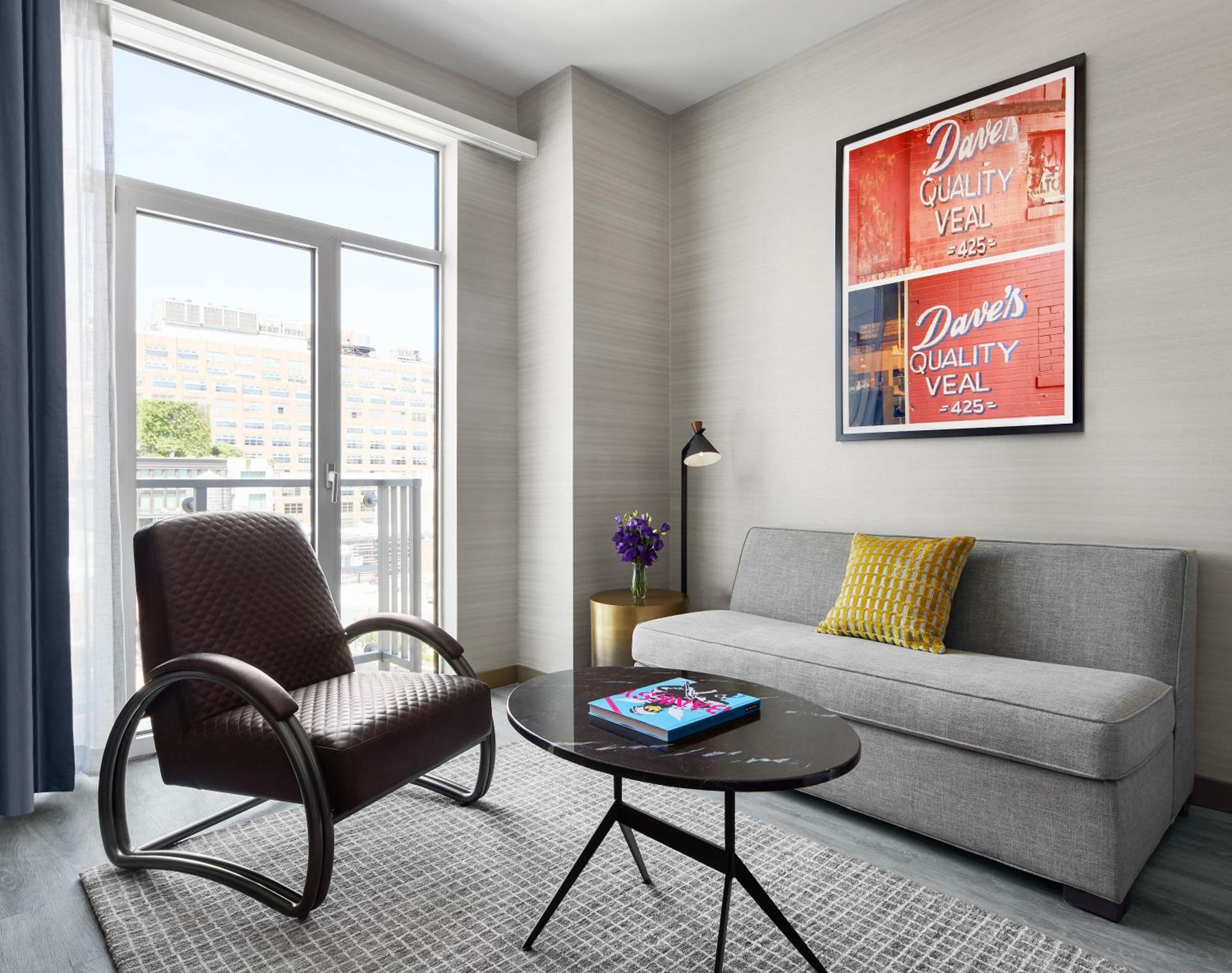 Manhattan One-Bedroom King Suite thumbnail 6