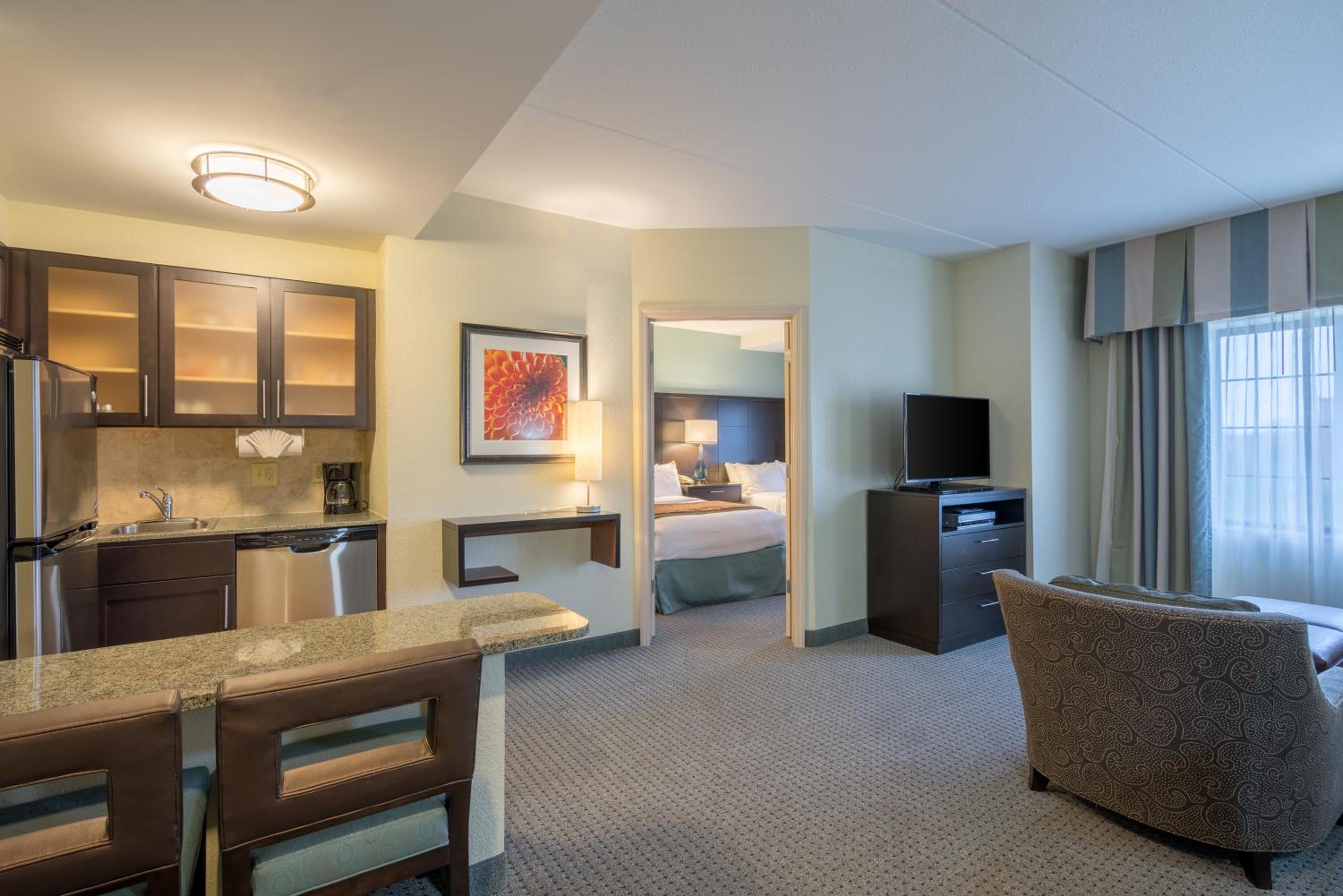 Two-Bedroom Suite with Bath Tub - Disability Access - Photo 1