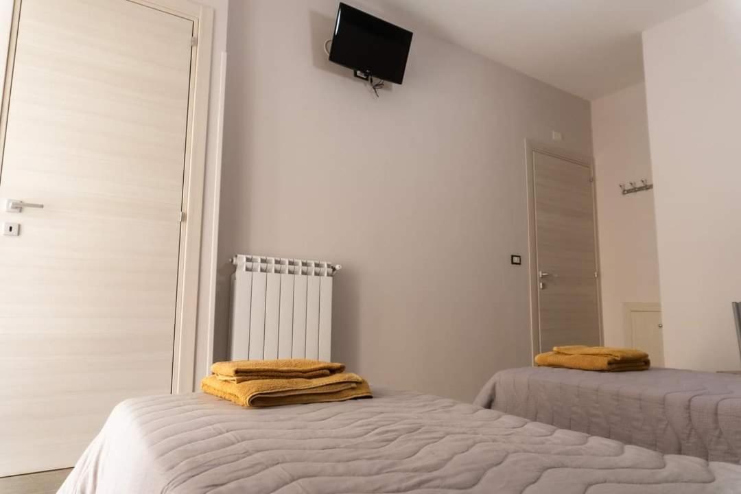 Double or Twin Room with Private Bathroom - Photo 1