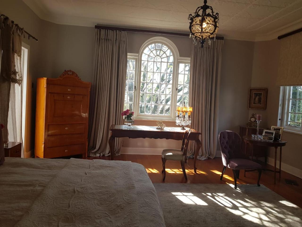 Deluxe Queen Suite photo 2