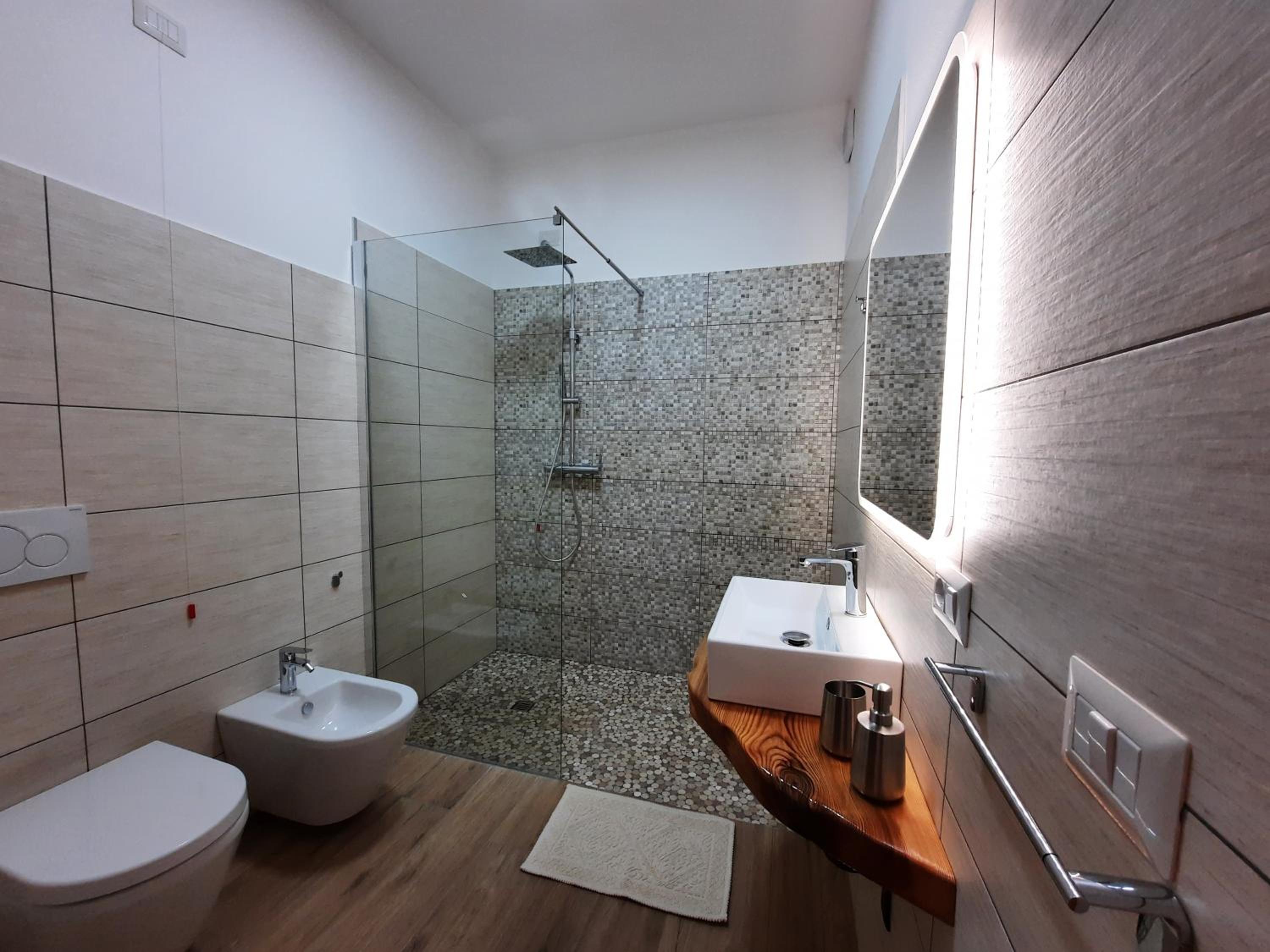 Twin Room with Private Bathroom photo 3