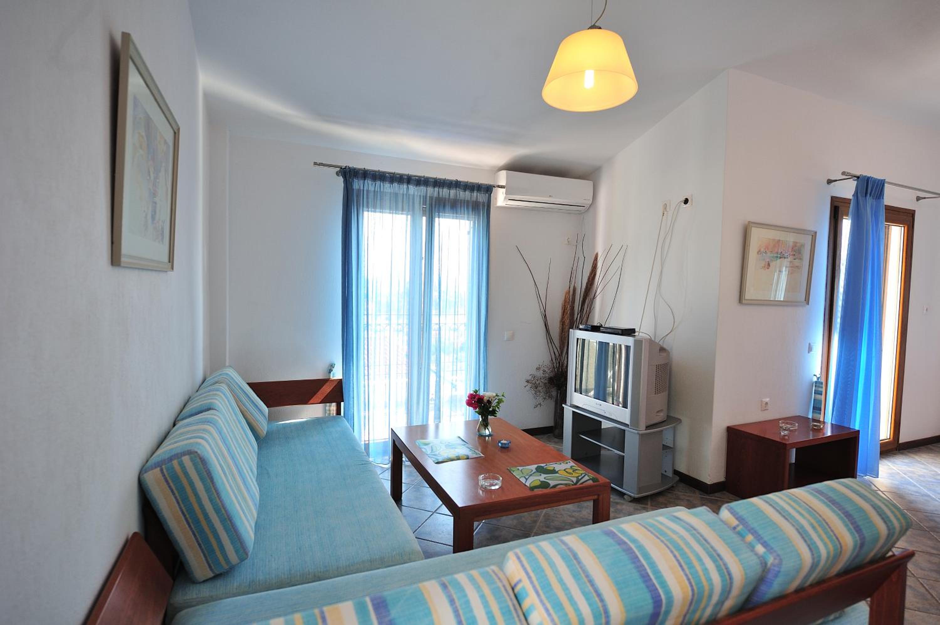 Maisonette with Sea View - Photo 1