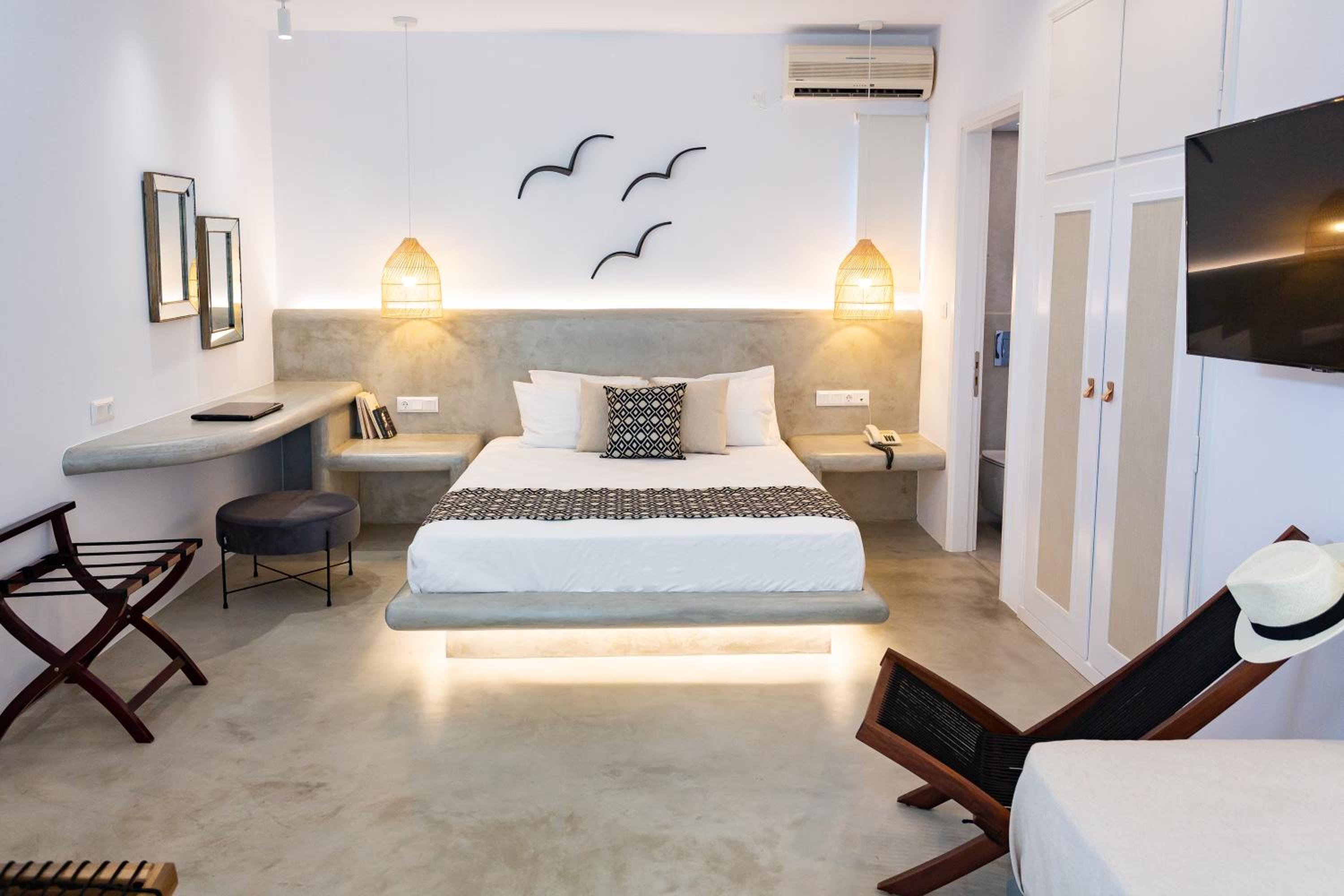 Deluxe King Suite