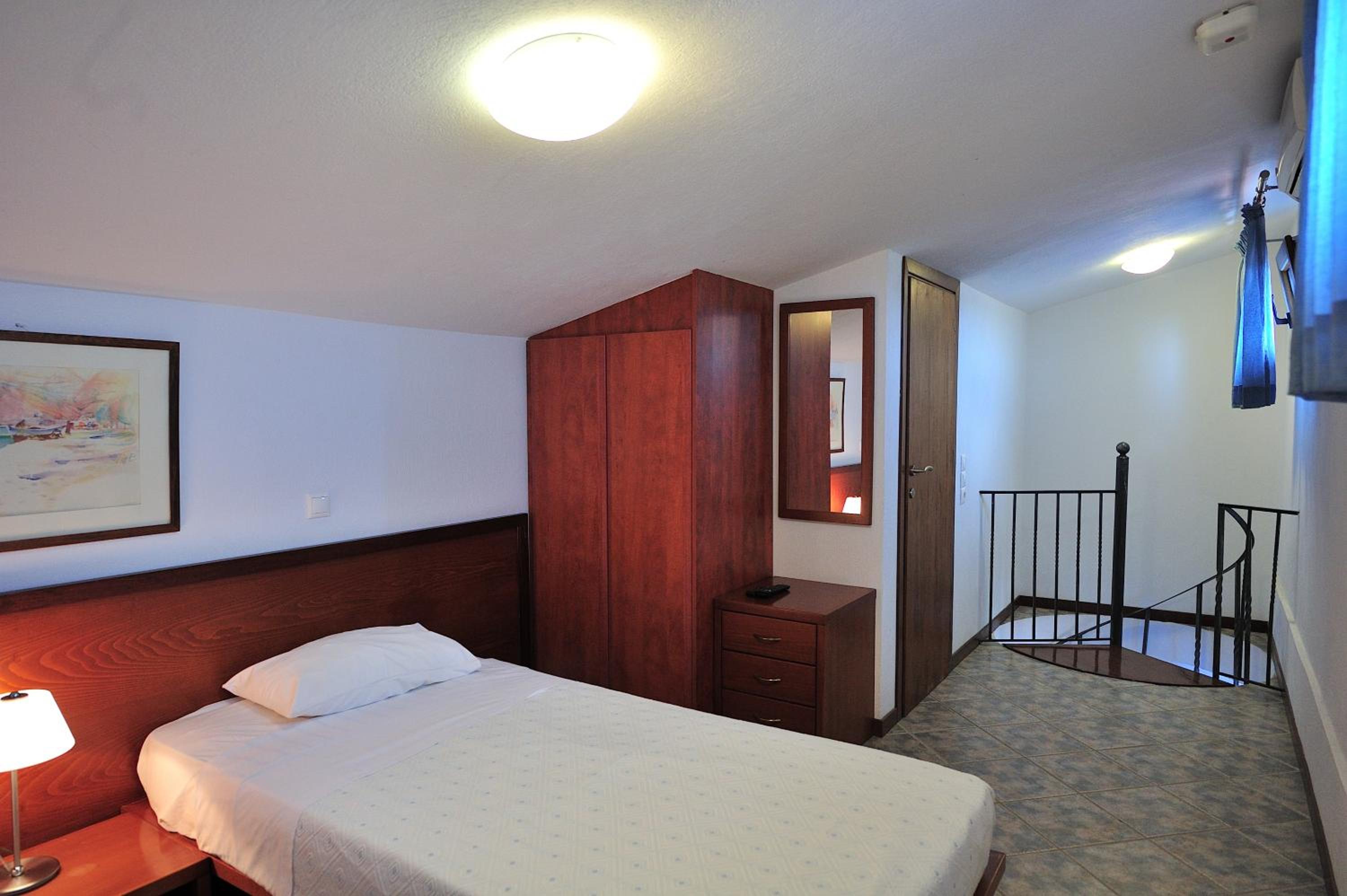Maisonette with Sea View - Photo 18