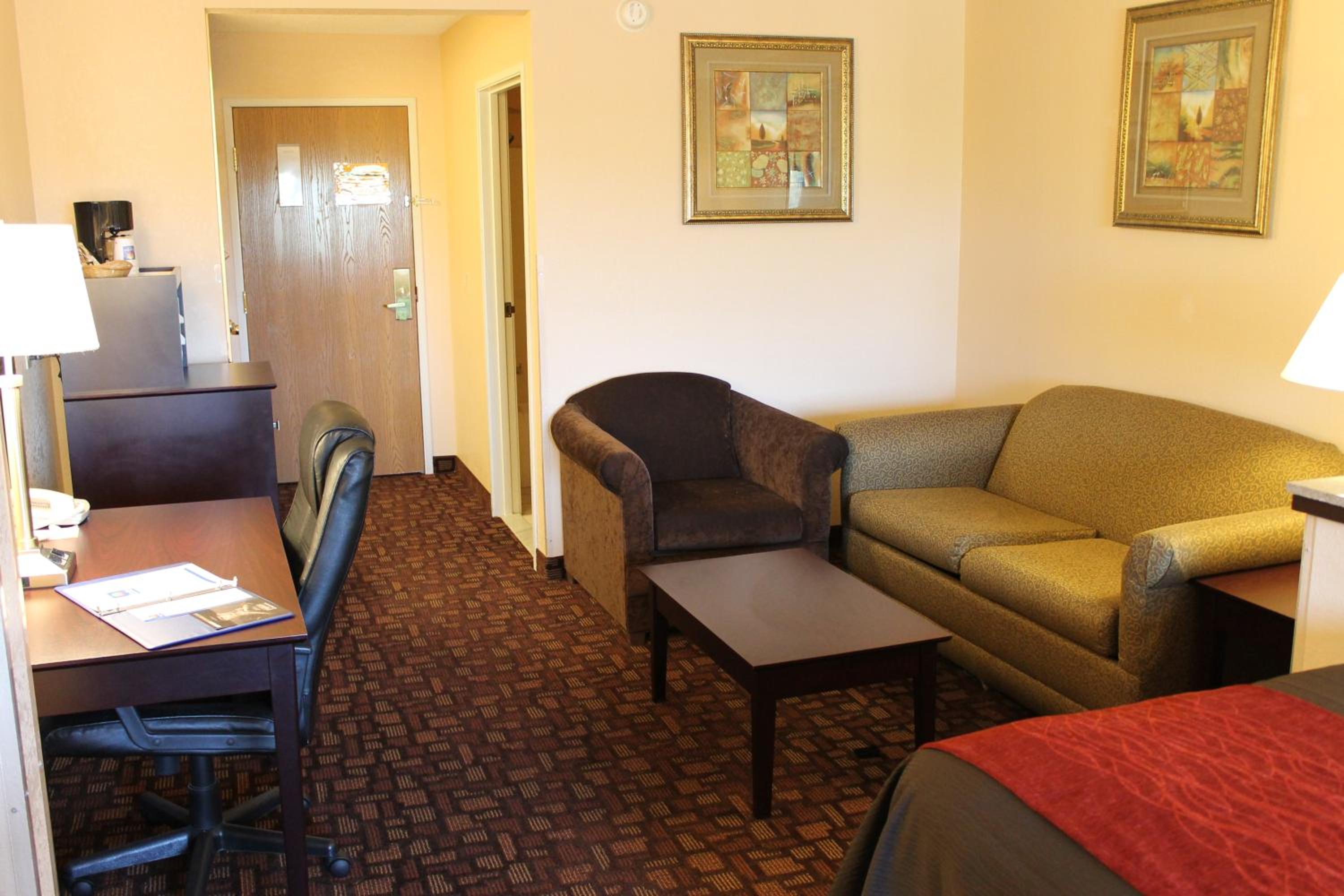 Queen Room with Two Queen Beds - Non-Smoking - Photo 5