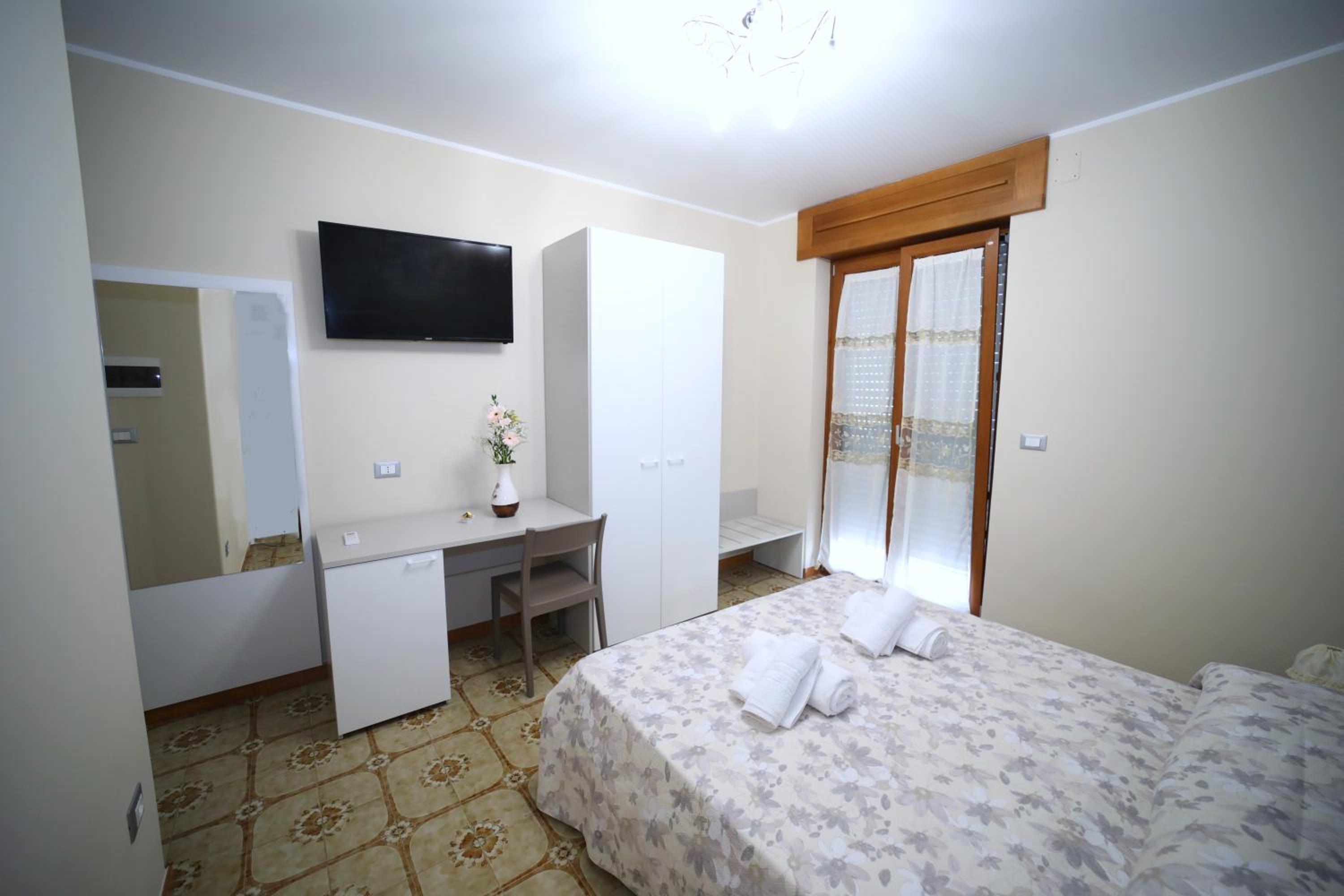 Double or Twin Room with Private Bathroom photo 1